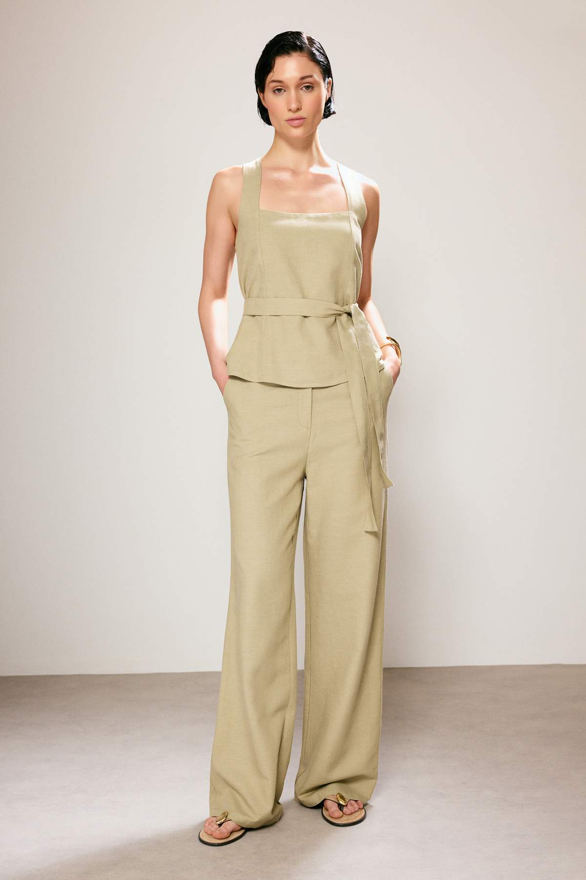 Trendyolmilla  Trendyol Studio Açık Haki Keten Görünümlü Geniş Paça Pantolon TWOSS26PL00132 - Görsel 2