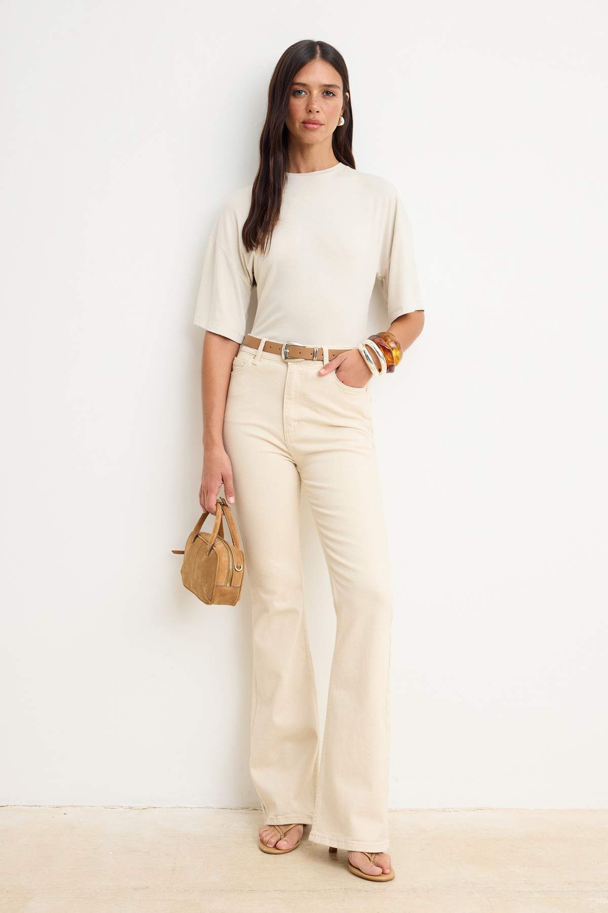 Trendyolmilla  Beyaz Kemerli Yüksek Bel Az Esnek Flare İspanyol Paça Jeans TWOSS26JE00325