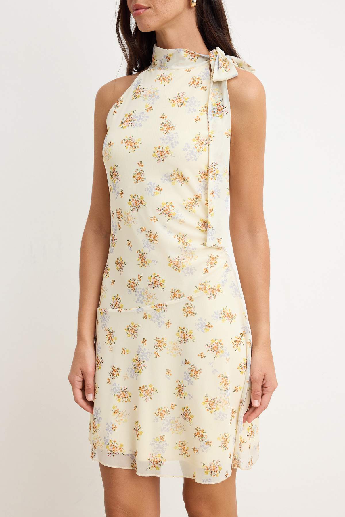 Trendyolmilla  Sarı Baskılı Belden Açılan Halter Yaka Kolsuz Tül Örme Elbise TWOSS26EL00491 - Görsel 3