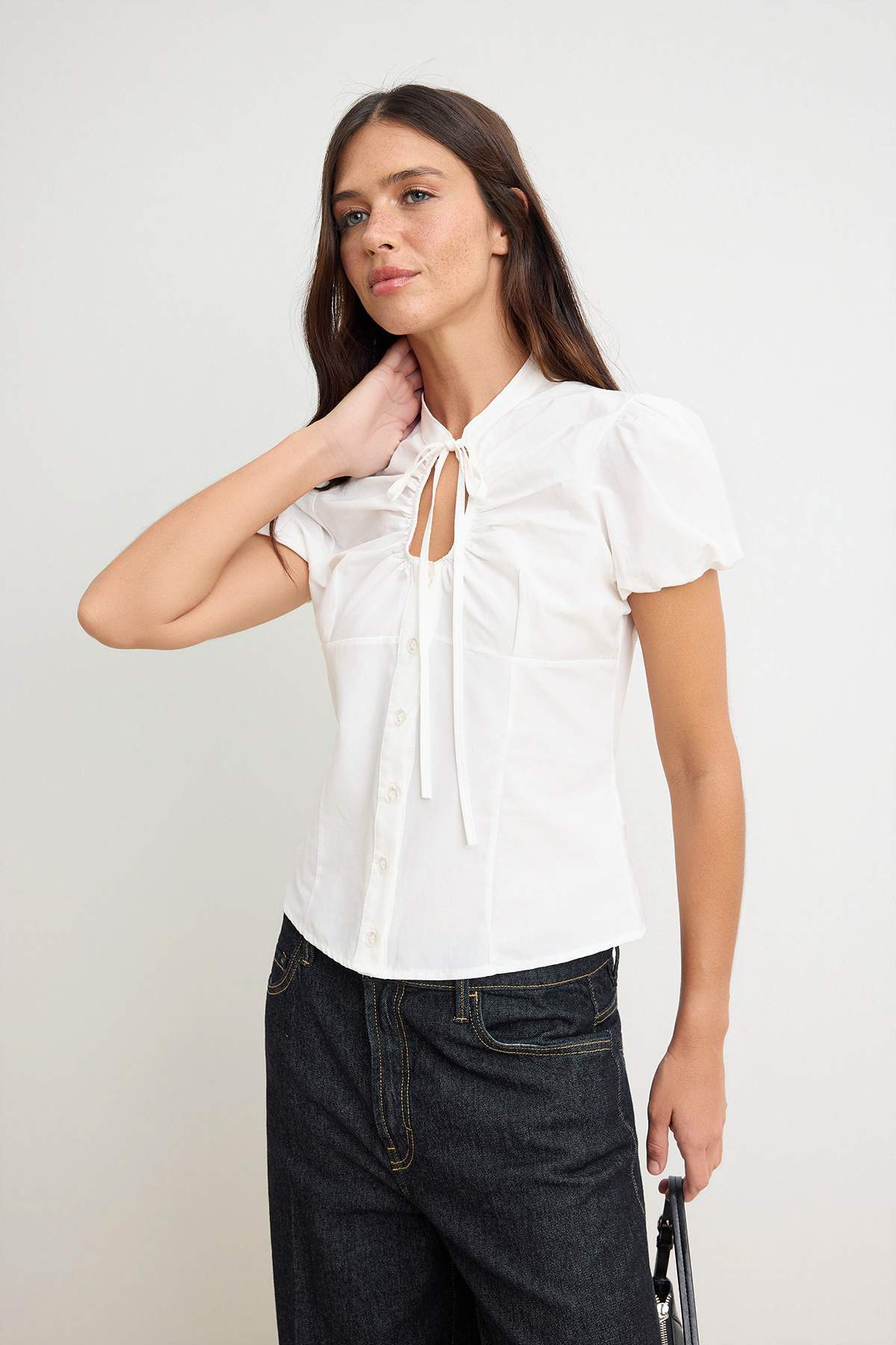 Trendyolmilla  Beyaz Büzgü Detaylı Balon Kol Gömlek TWOSS26GO00181 - Görsel 2