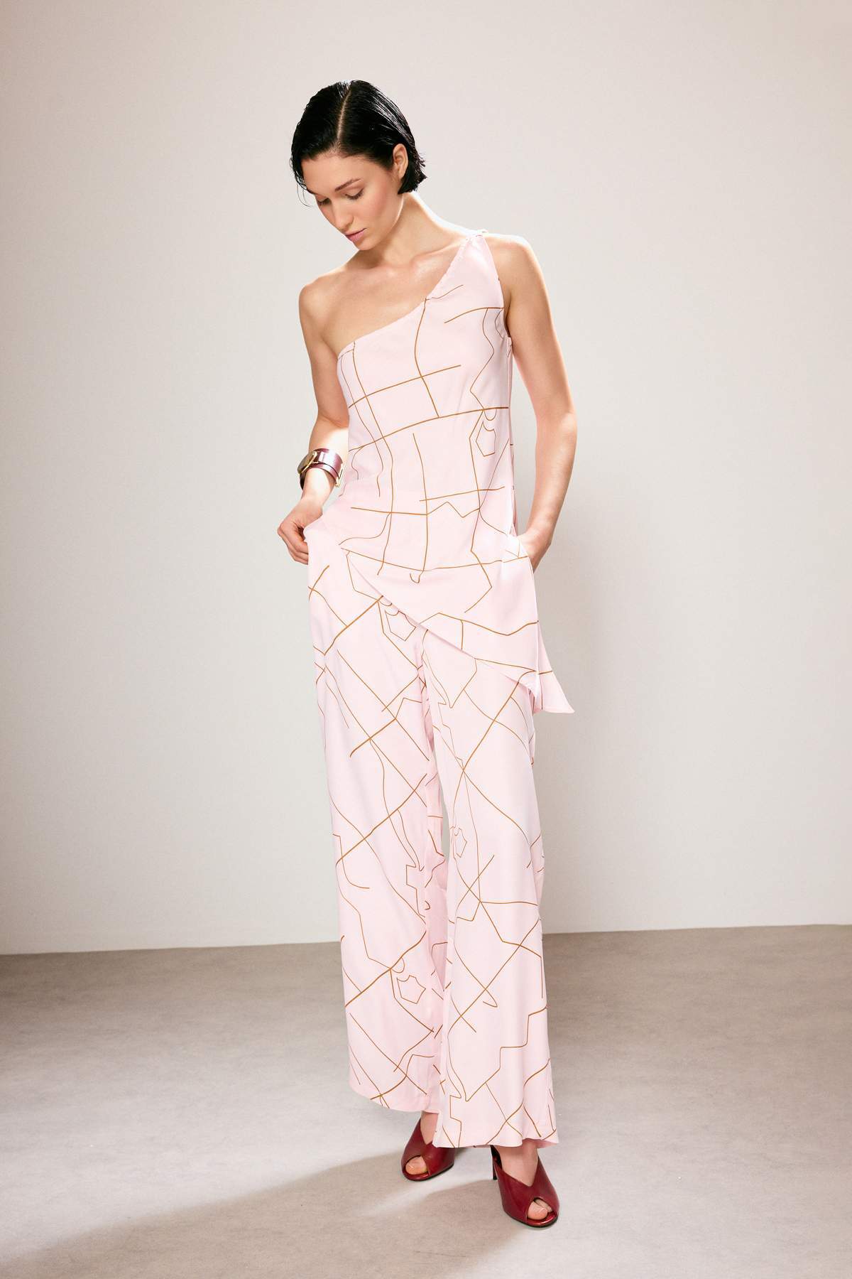 Trendyolmilla Trendyol Studio Pembe Desenli Arka Beli Lastikli Saten Pantolon TWOSS26PL0013