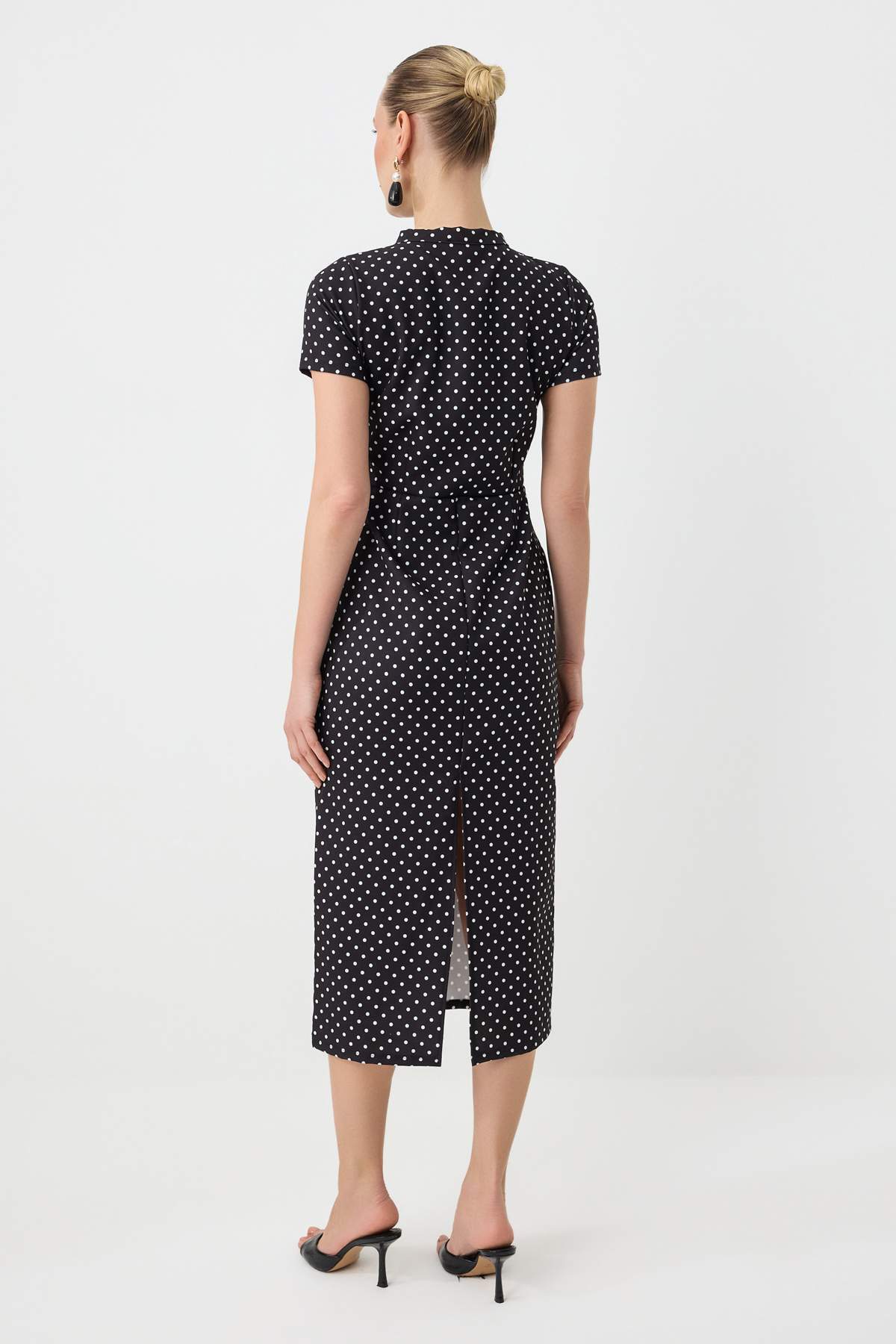 Trendyolmilla  Siyah Puantiye ve Yaka Detaylı Midi Dokuma Elbise TWOSS26EL01040 - Görsel 4