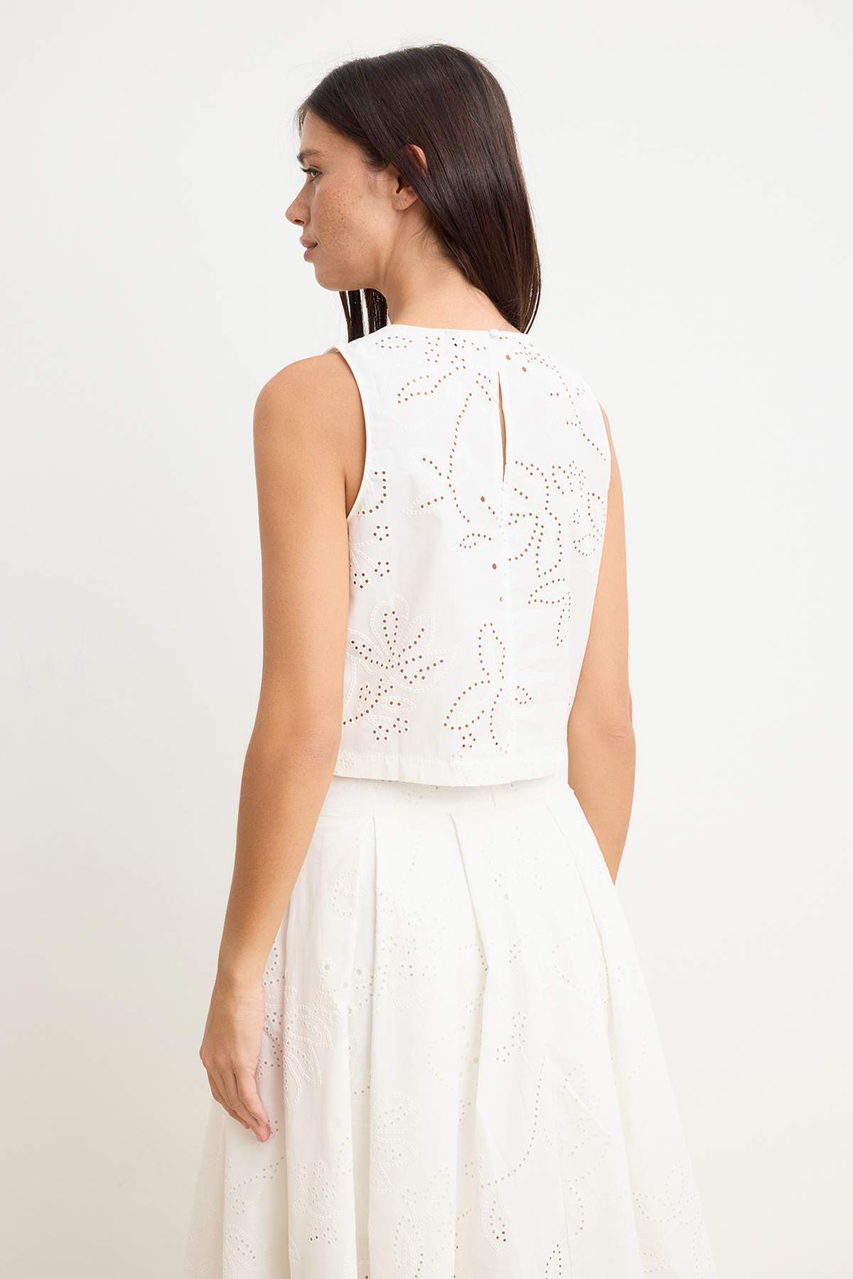 Trendyolmilla  Beyaz Fisto Çiçek Desenli Bluz TWOSS26BZ00613 - Görsel 4