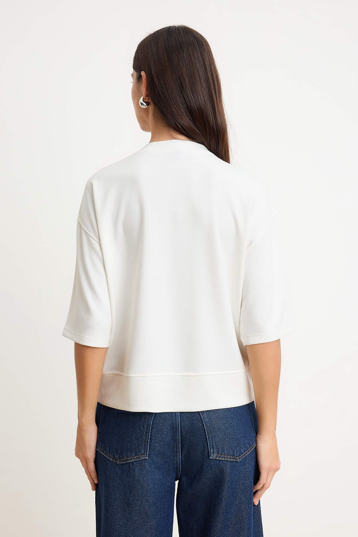 Trendyolmilla  Ekru Oversize/Geniş Kalıp Düşük Kol Truvakar Soft Touch Örme T-Shirt TWOSS26TS00182 - Görsel 4