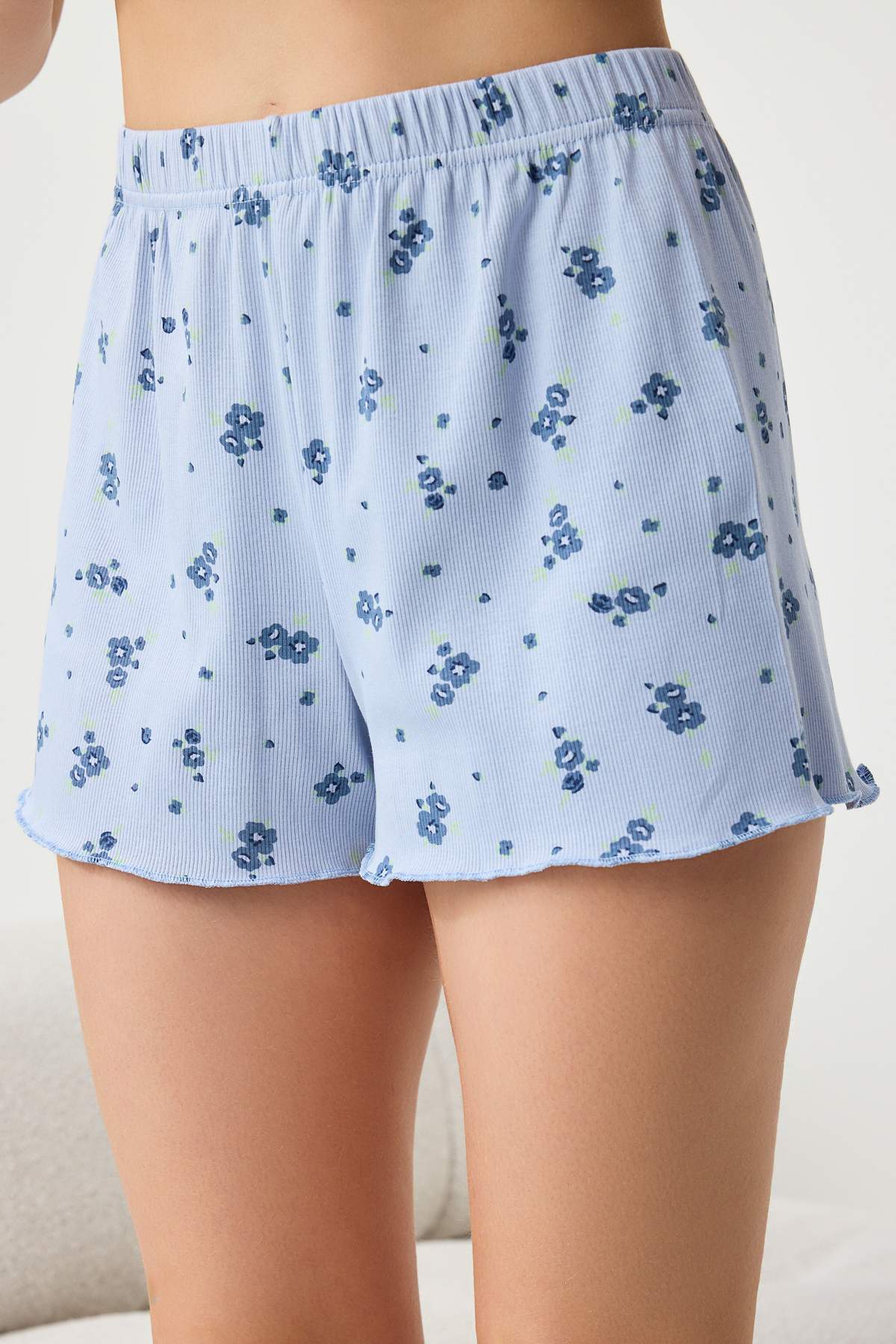 Trendyolmilla  Beyaz-Mavi 3'lü Pamuklu Çiçekli Dantel Detaylı Alt Kaşkorse Örme Pijama Takımı THMSS26PT00015 - Görsel 4