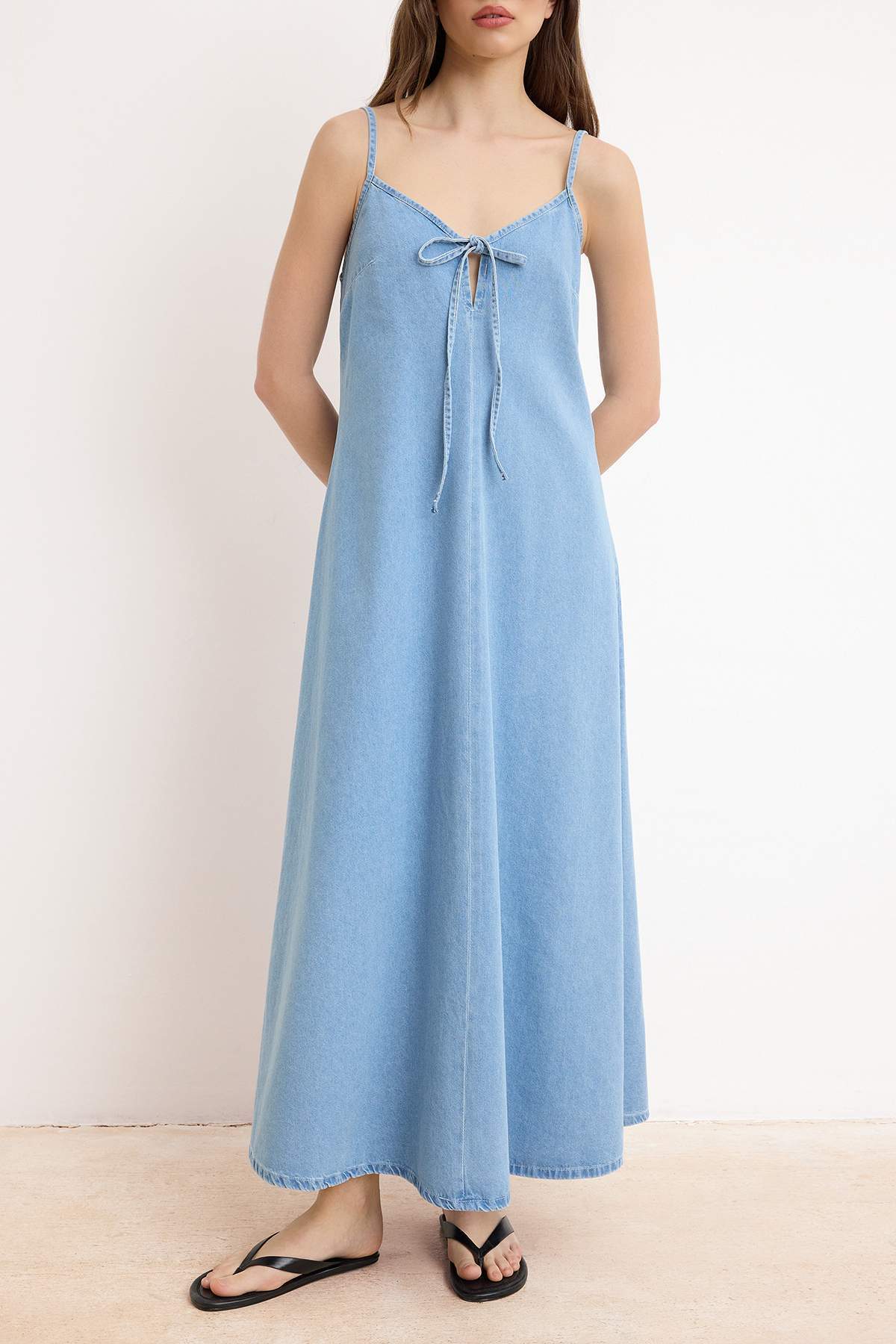 Trendyolmilla  Mavi Tencel Karışımlı Askılı Maxi Denim Elbise TWOSS26EL00557 - Görsel 3