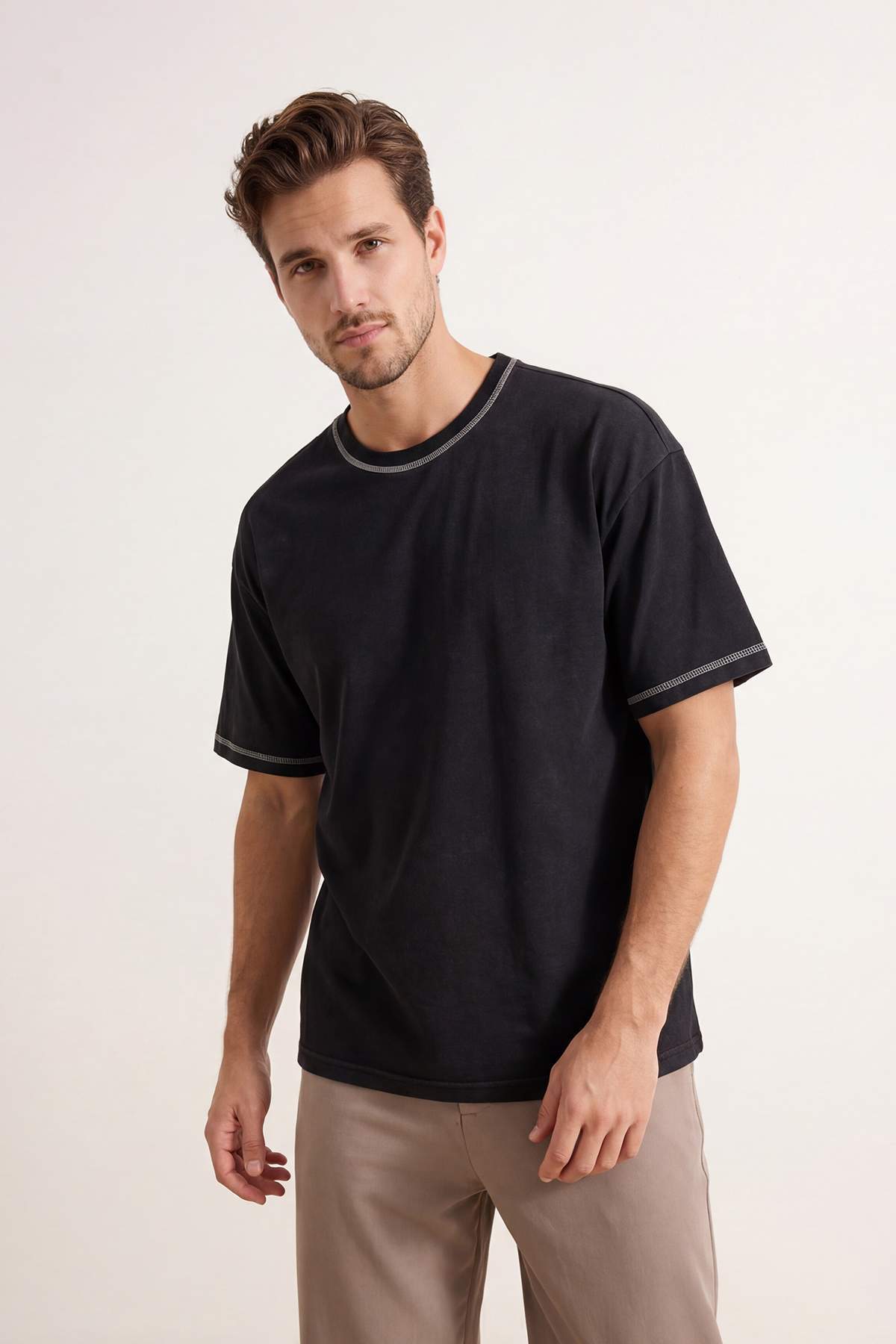 Trendyolmilla Man Antrasit Oversize/Geniş Kesim Soluk Efektli Dikiş Detaylı %100 Pamuk T-Shirt TMNSS26TS00034