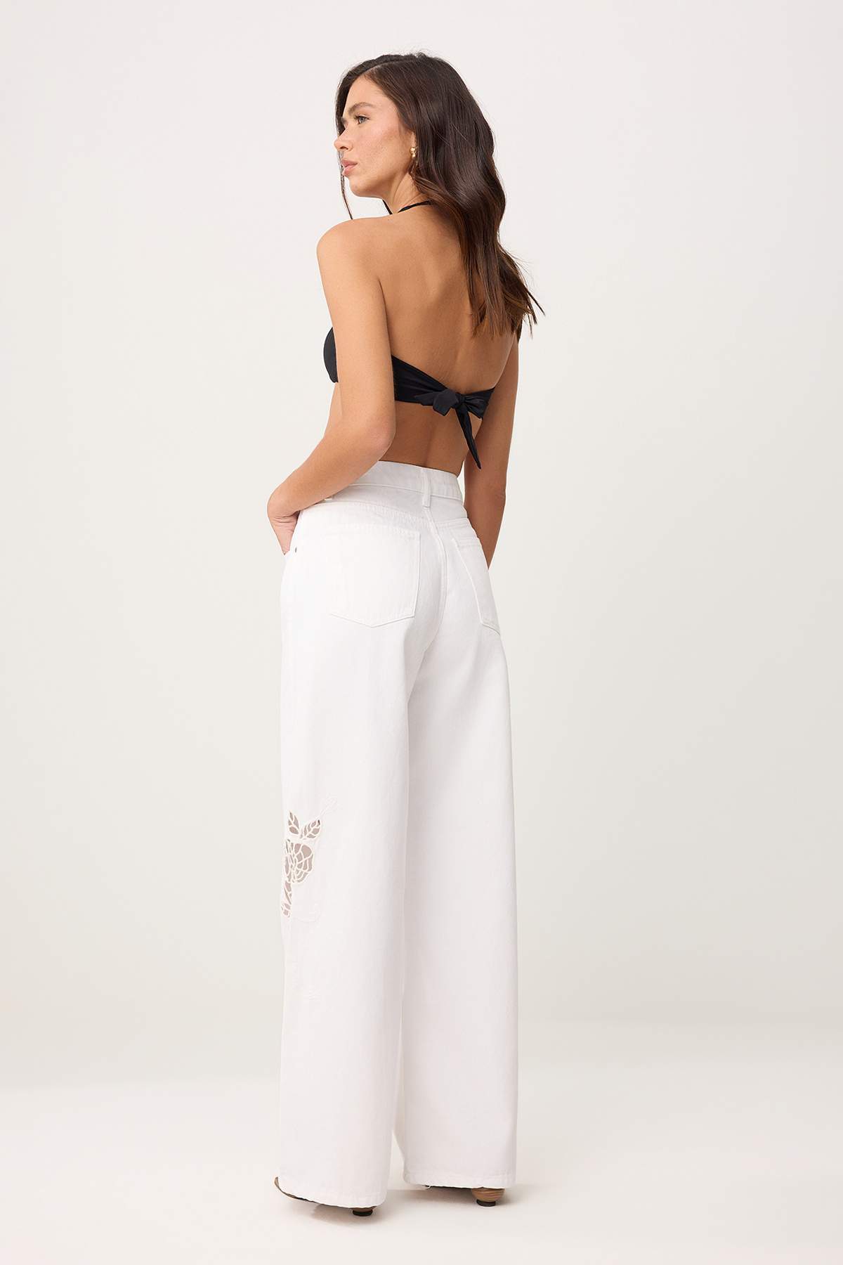 Trendyolmilla  Beyaz Brode Detaylı Yüksek Bel %100 Pamuk Wide Leg Jeans TWOSS26JE00260 - Görsel 5