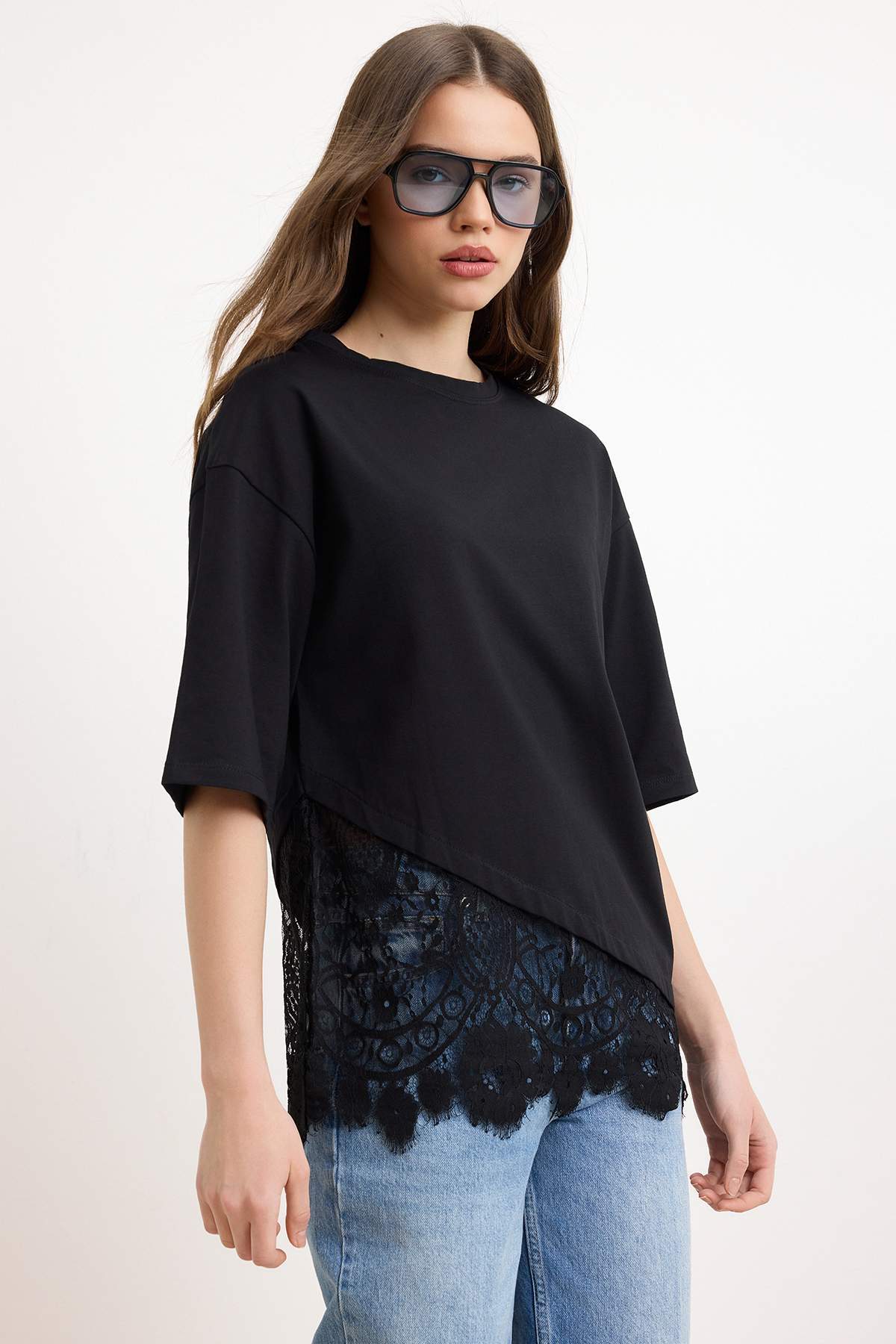 Trendyolmilla  Siyah Regular/Normal Kalıp Dantel Detaylı Kısa Kollu Örme T-Shirt TWOSS26TS00303