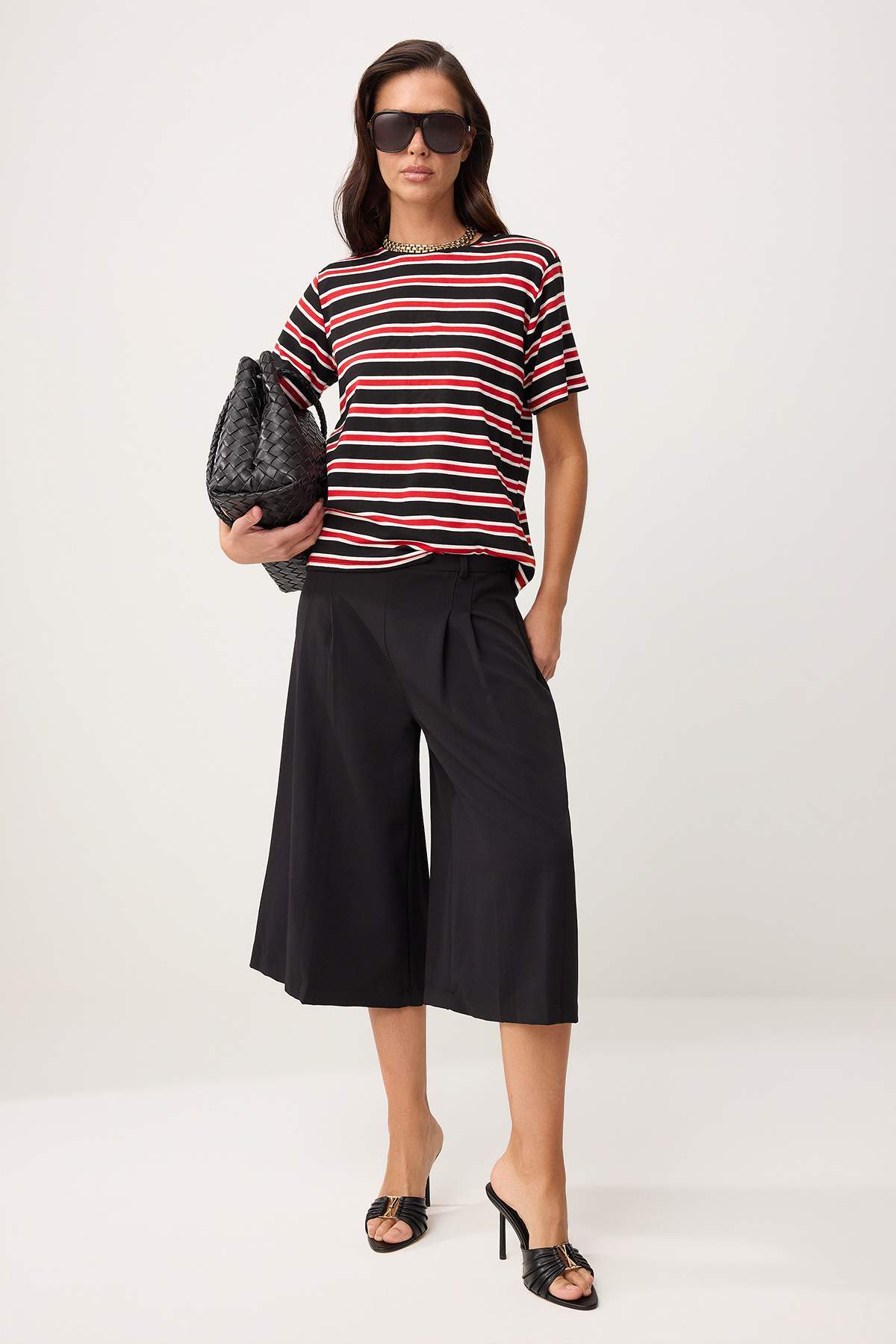 Trendyolmilla  Kırmızı Çizgili Regular/Normal Kalıp Kısa Kollu Tok %100 Pamuk Vatkalı Örme T-Shirt TWOSS26TS00031