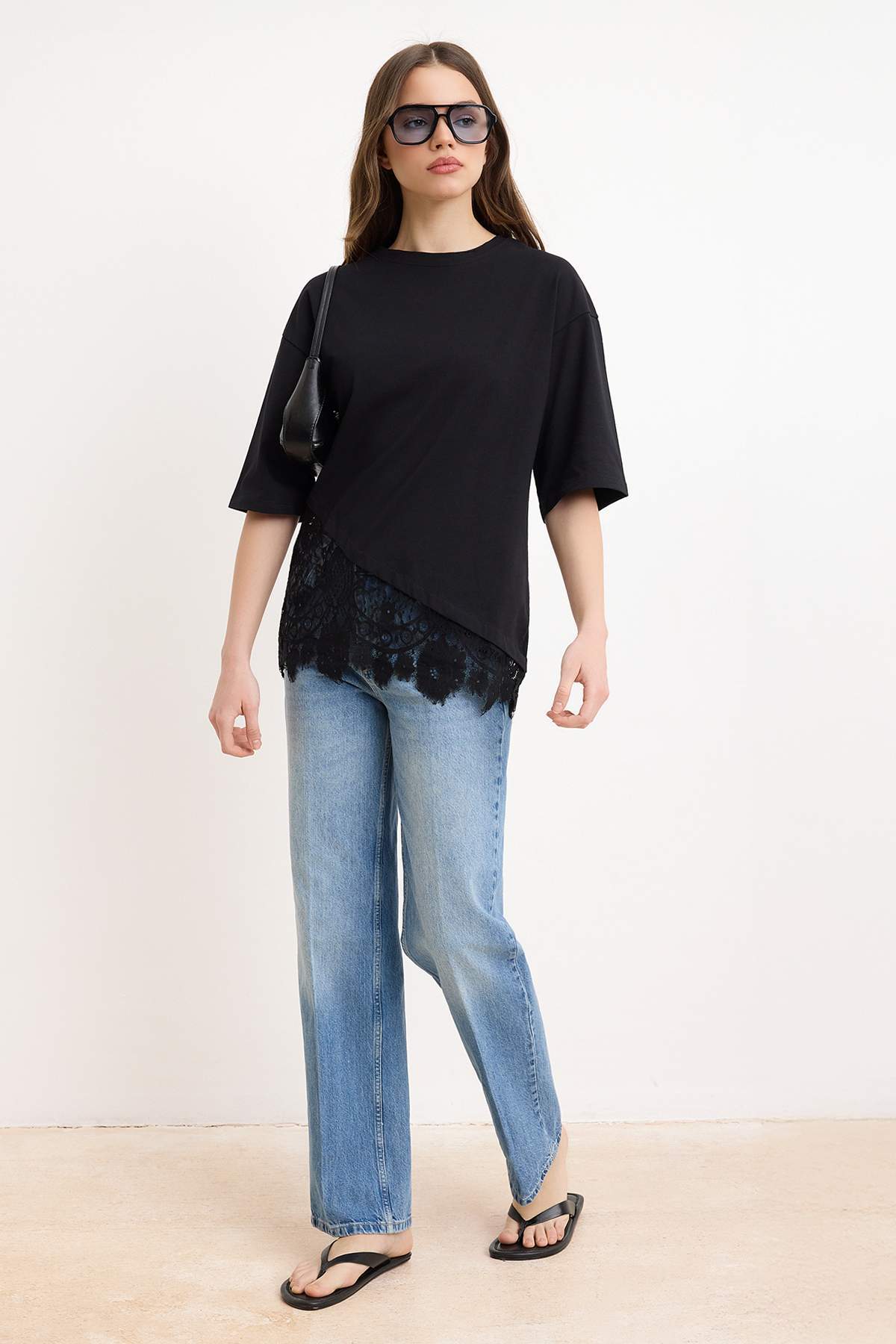 Trendyolmilla  Siyah Regular/Normal Kalıp Dantel Detaylı Kısa Kollu Örme T-Shirt TWOSS26TS00303 - Görsel 2