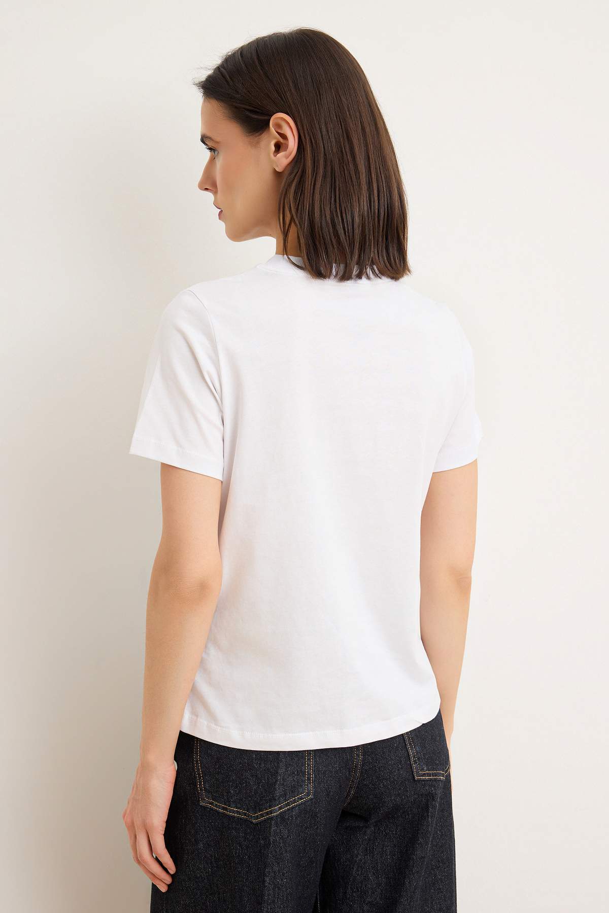 Trendyolmilla  Ekru Düz Regular Bisiklet Yaka Standart Kol Kısa Uzun %100 Pamuk Örme T-Shirt TWOSS26TS00249 - Görsel 4