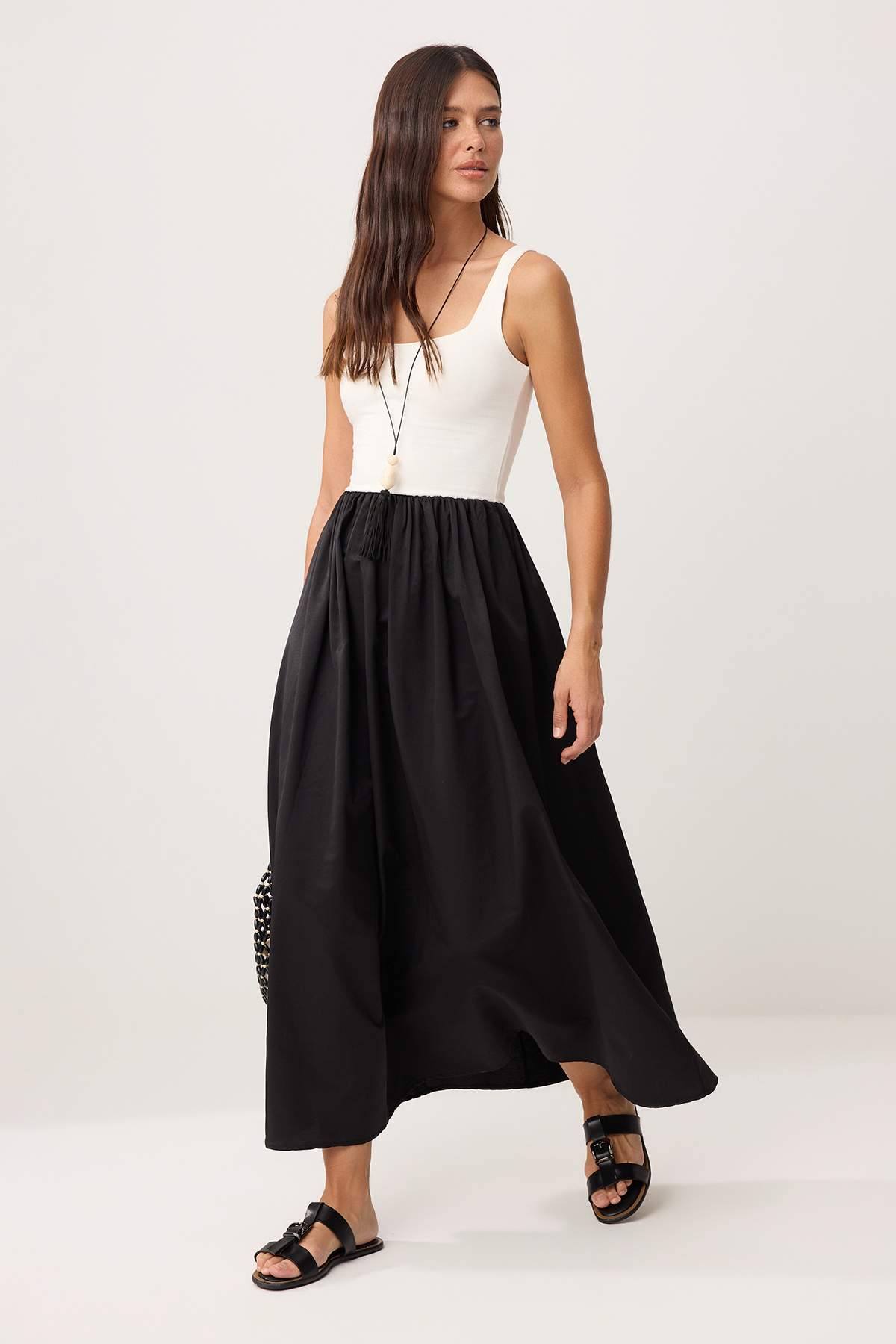 Trendyolmilla  Siyah-Beyaz Maxi Dokuma Elbise TWOSS26EL00883