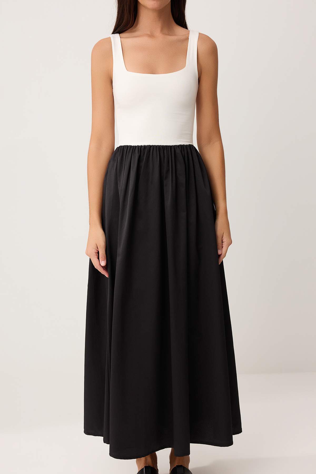 Trendyolmilla  Siyah-Beyaz Maxi Dokuma Elbise TWOSS26EL00883 - Görsel 3