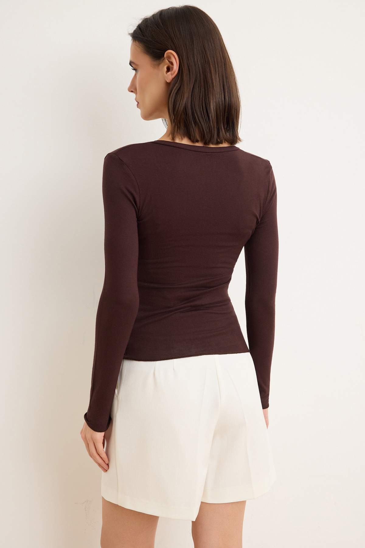 Trendyolmilla  Kahverengi Fitted/Vücuda Oturan V Yaka Uzun Kollu Pamuk Ribana Örme Bluz TWOSS26BZ00743 - Görsel 3