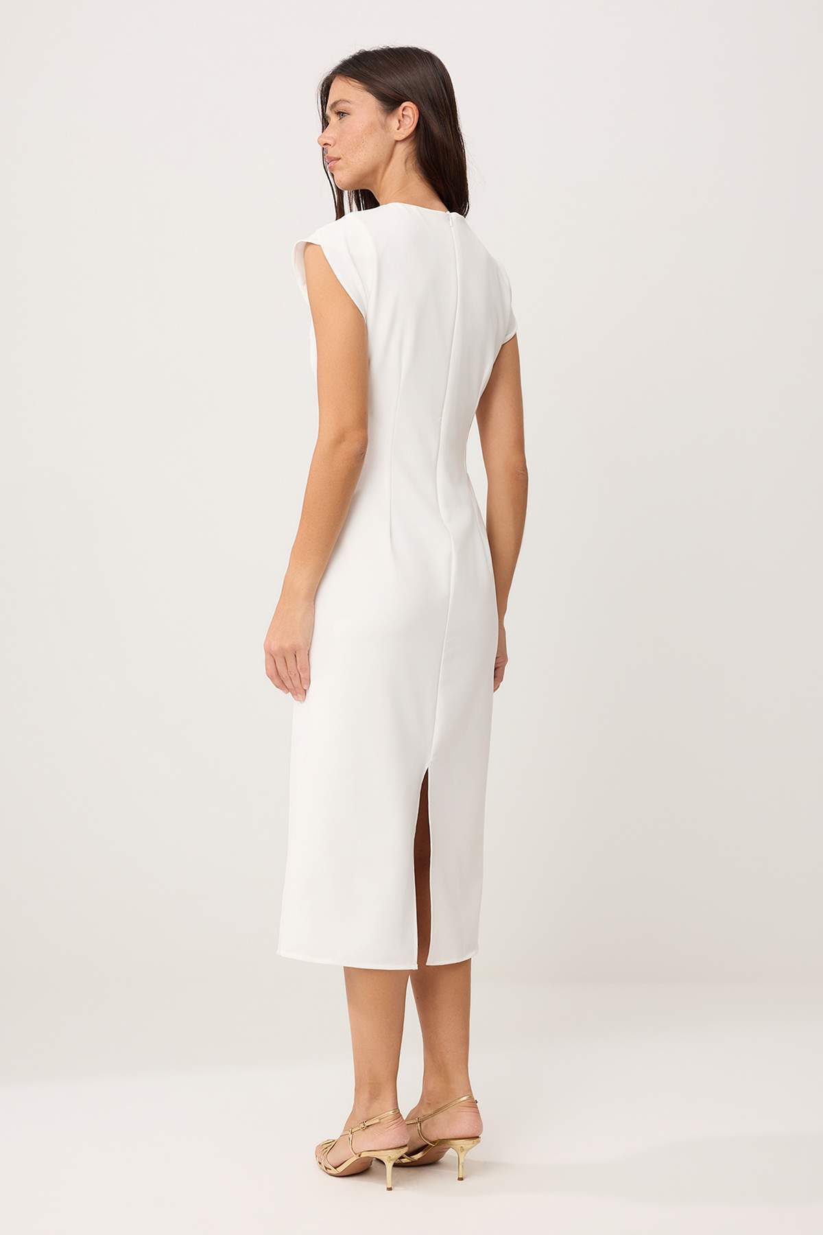 Trendyolmilla  Ekru Astarlı Aksesuar Detaylı Kolsuz Midi Esnek Dokuma Elbise TWOSS26EL00335 - Görsel 4