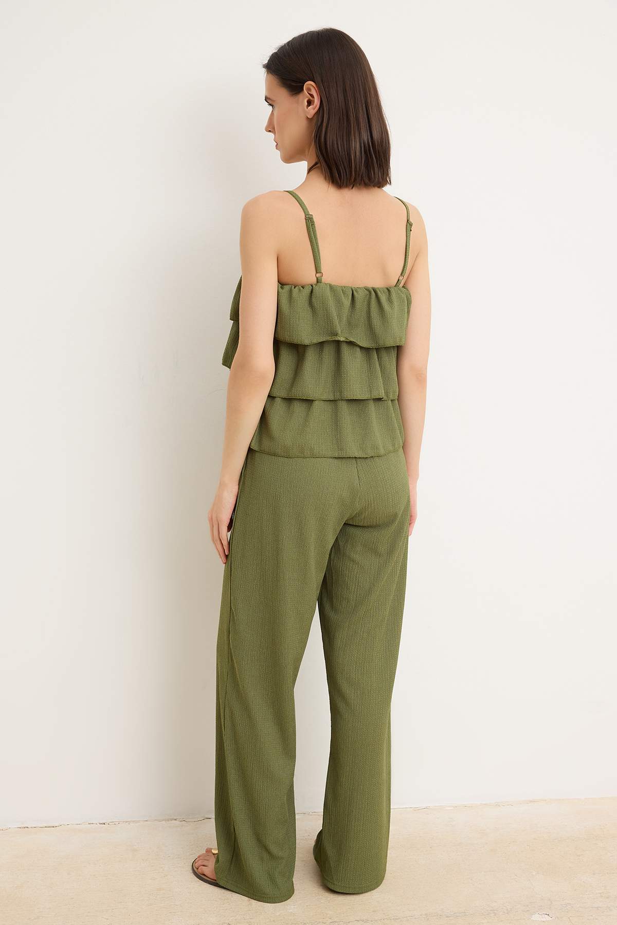 Trendyolmilla  Haki Regular İnce Askılı Kolsuz Geniş Paça Dokulu Örme Alt-Üst Takım TWOSS26AU00119 - Görsel 4