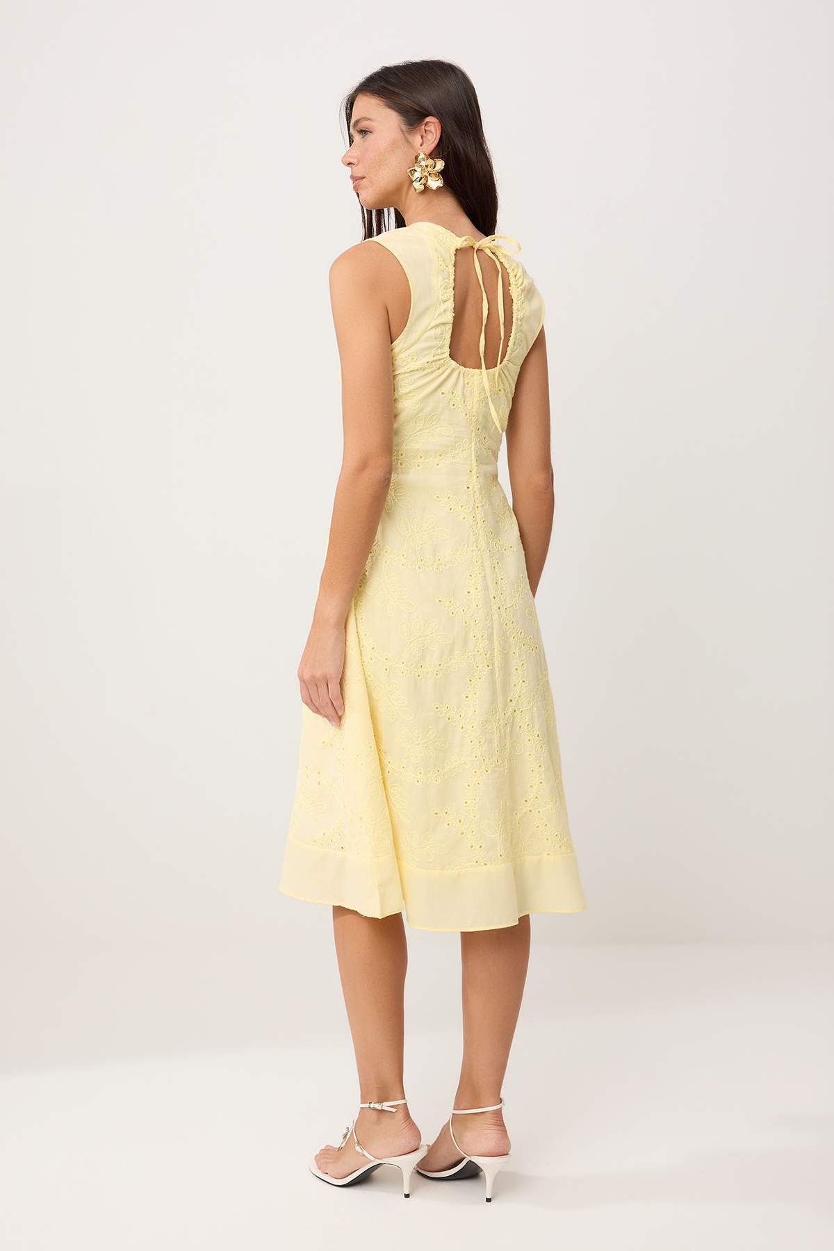 Trendyolmilla  Sarı Sırt Detaylı Brode Astarlı Midi Dokuma Elbise TWOSS26EL00443 - Görsel 5