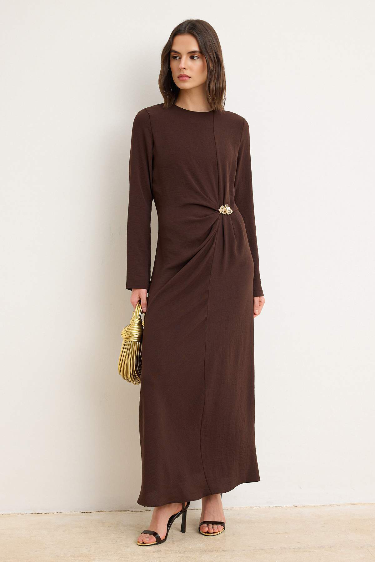 Trendyol Modest Braunes, ungefüttertes, einfarbig gewebtes Kleid & Overall Ae...