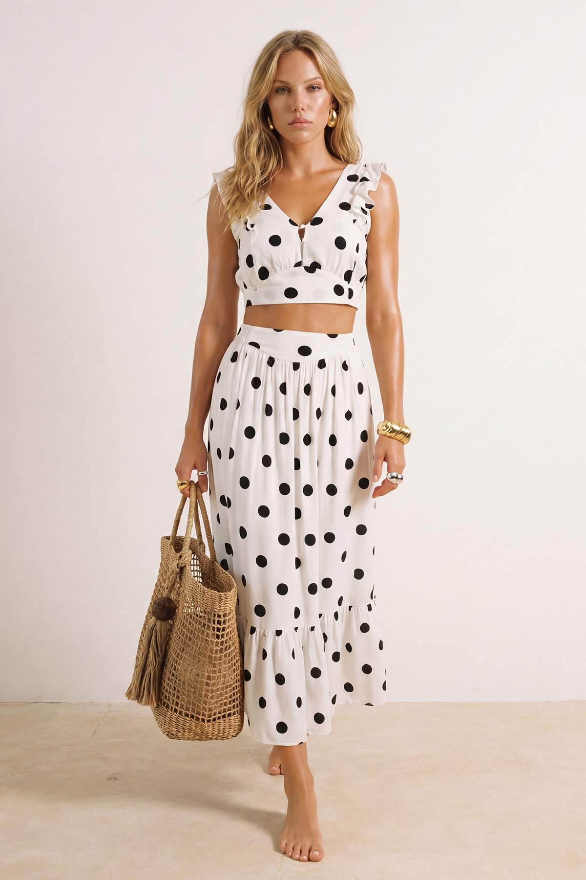 Trendyolmilla  Puantiyeli Dokuma Volanlı Plaj Bluz-Etek Takım TBESS19BB0102