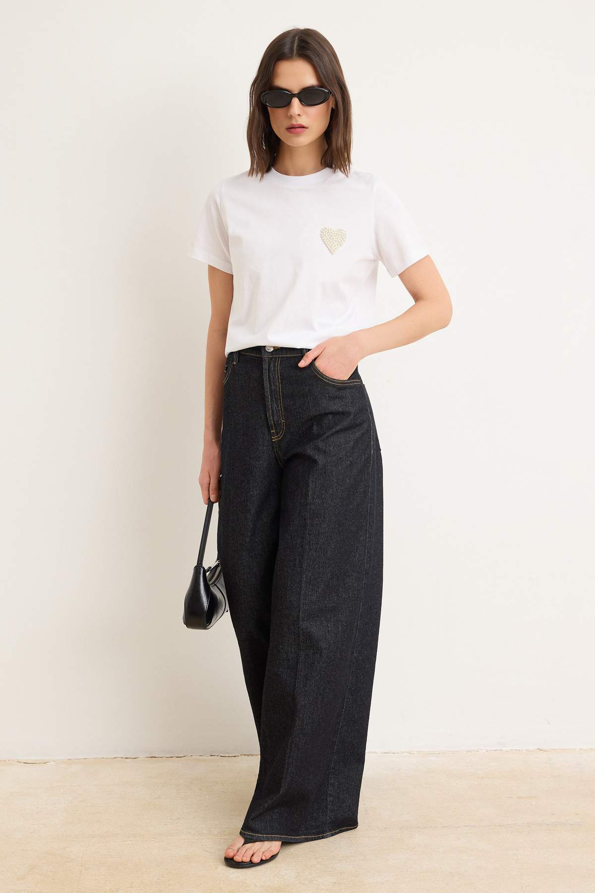 Trendyolmilla  Ekru Düz Regular Bisiklet Yaka Standart Kol Kısa Uzun %100 Pamuk Örme T-Shirt TWOSS26TS00249 - Görsel 2