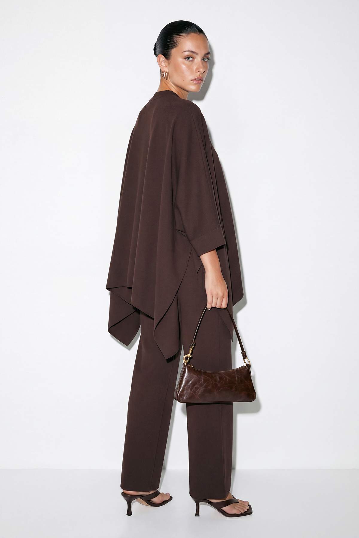 Trendyolmilla  Kahverengi Ekstra Büyük Kalıp Hakim Yaka Panço Gömlek İkili Takım TDRSS26AU00018 - Görsel 3