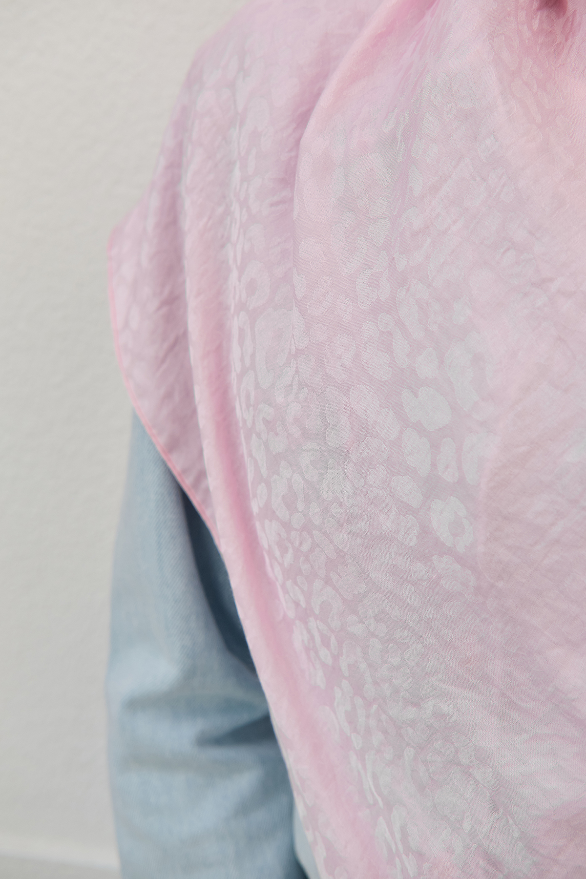 Mira İpek Leopar Desen Pamuk Ayrobin Jakar Şal Kadın görsel 7