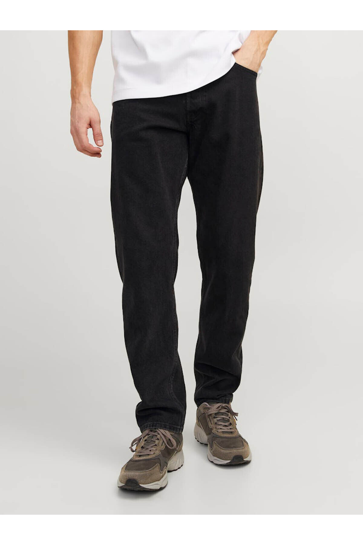 جی‌جی‌کریس جی‌جوریجینال اس‌بی‌دی ۹۸۱ نووس مشکی جک اند جونز شلوار جین Jack & Jones