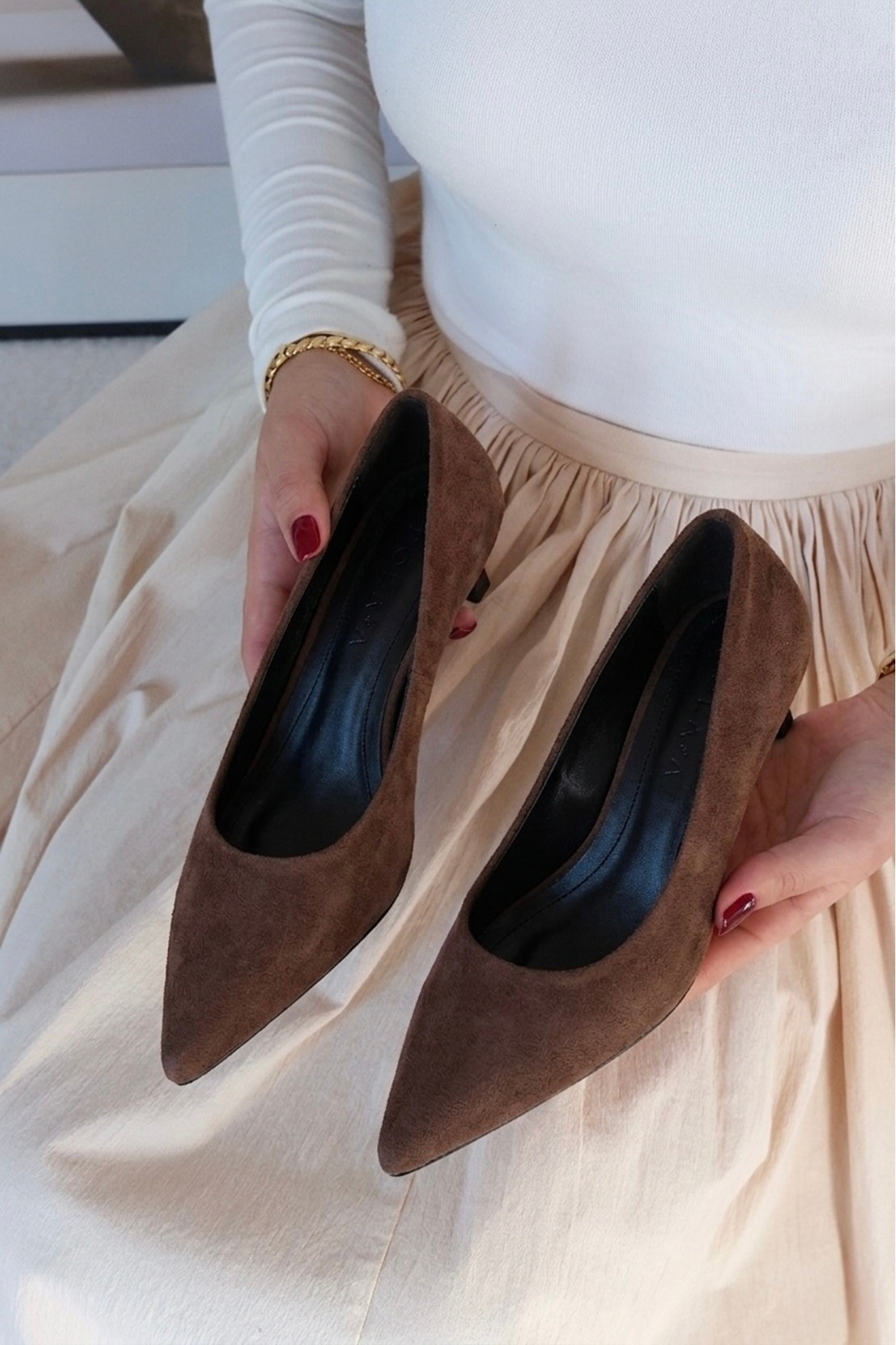 POLKA STORE  Sivri Burunlu Kısa Kitten Topuklu Rahat Şık Kadın Stiletto Ayakkabı