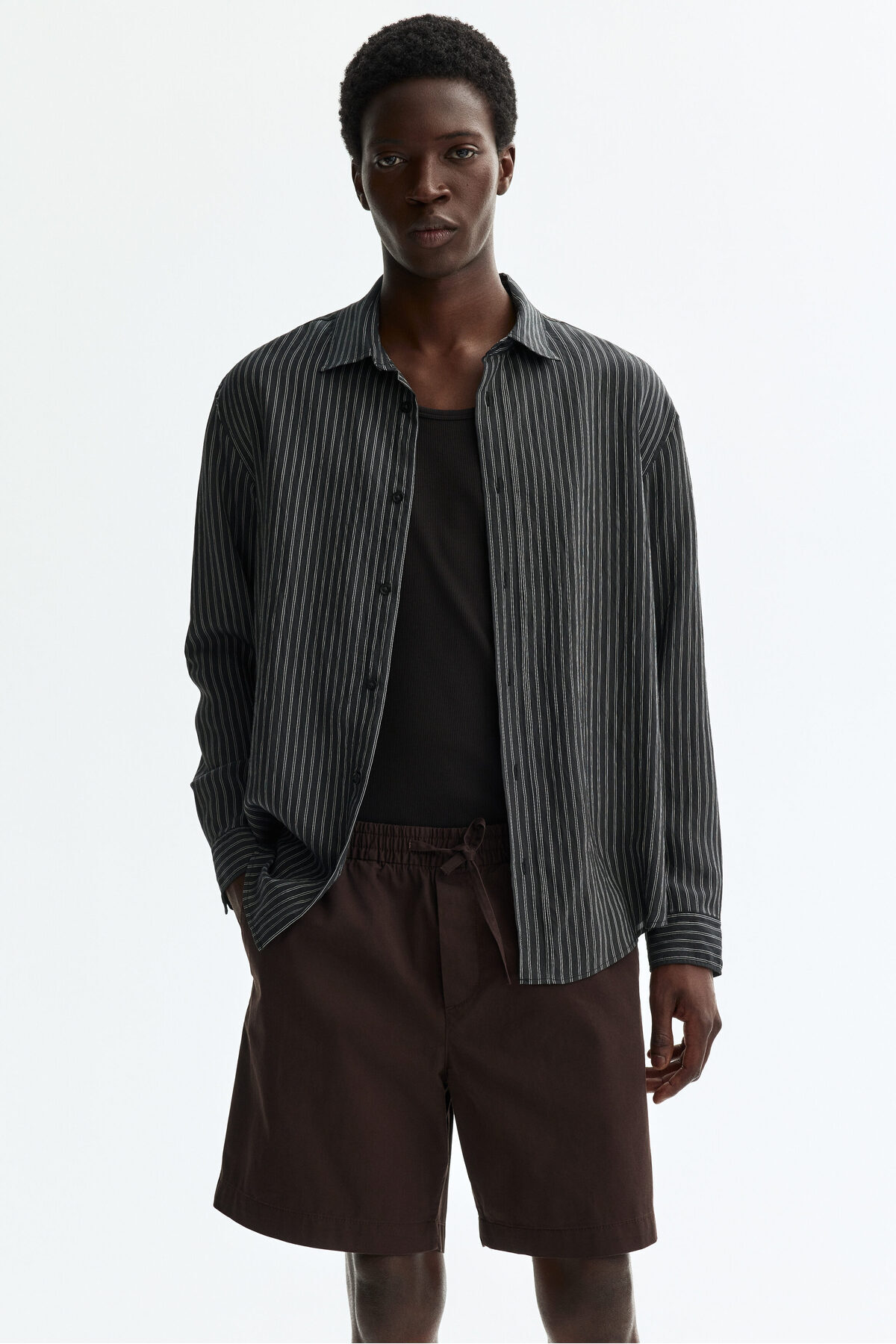 شلوارک نخی با تناسب اندام راحت اچ اند ام شلوارک برمودا H&M