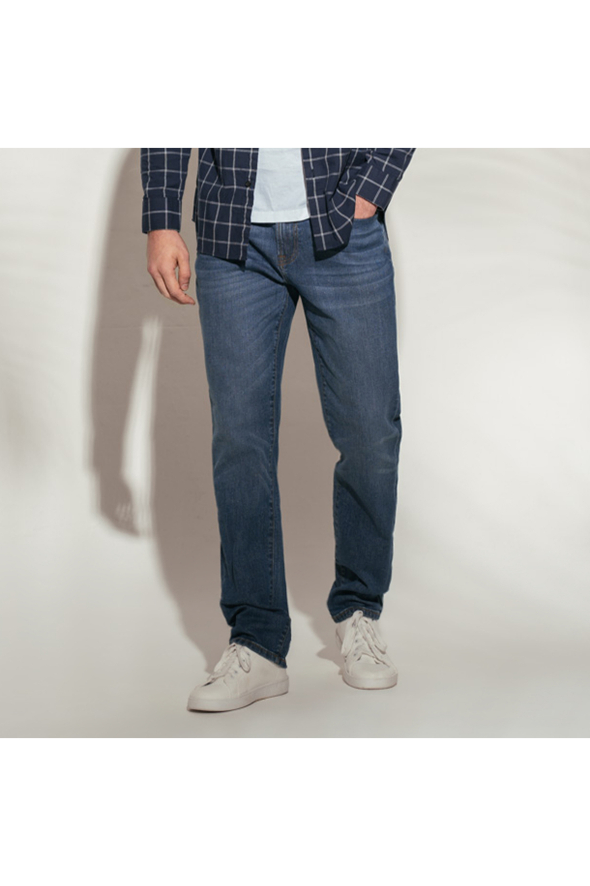 Giordano Men’s Skinny Taper Stretch Denim Jeans with Elastic Waist