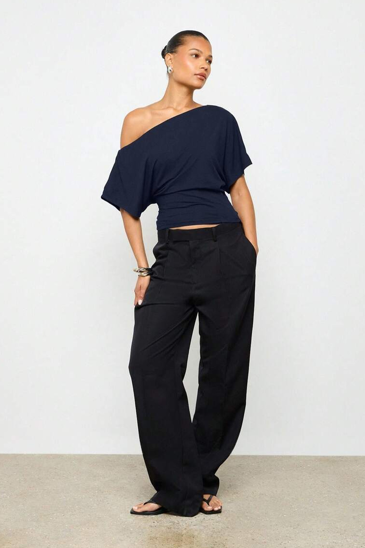 ecemore  Bele Oturan Kayık Yaka Geniş Kollu Lacivert Doğal Viskon Bluz - Görsel 3