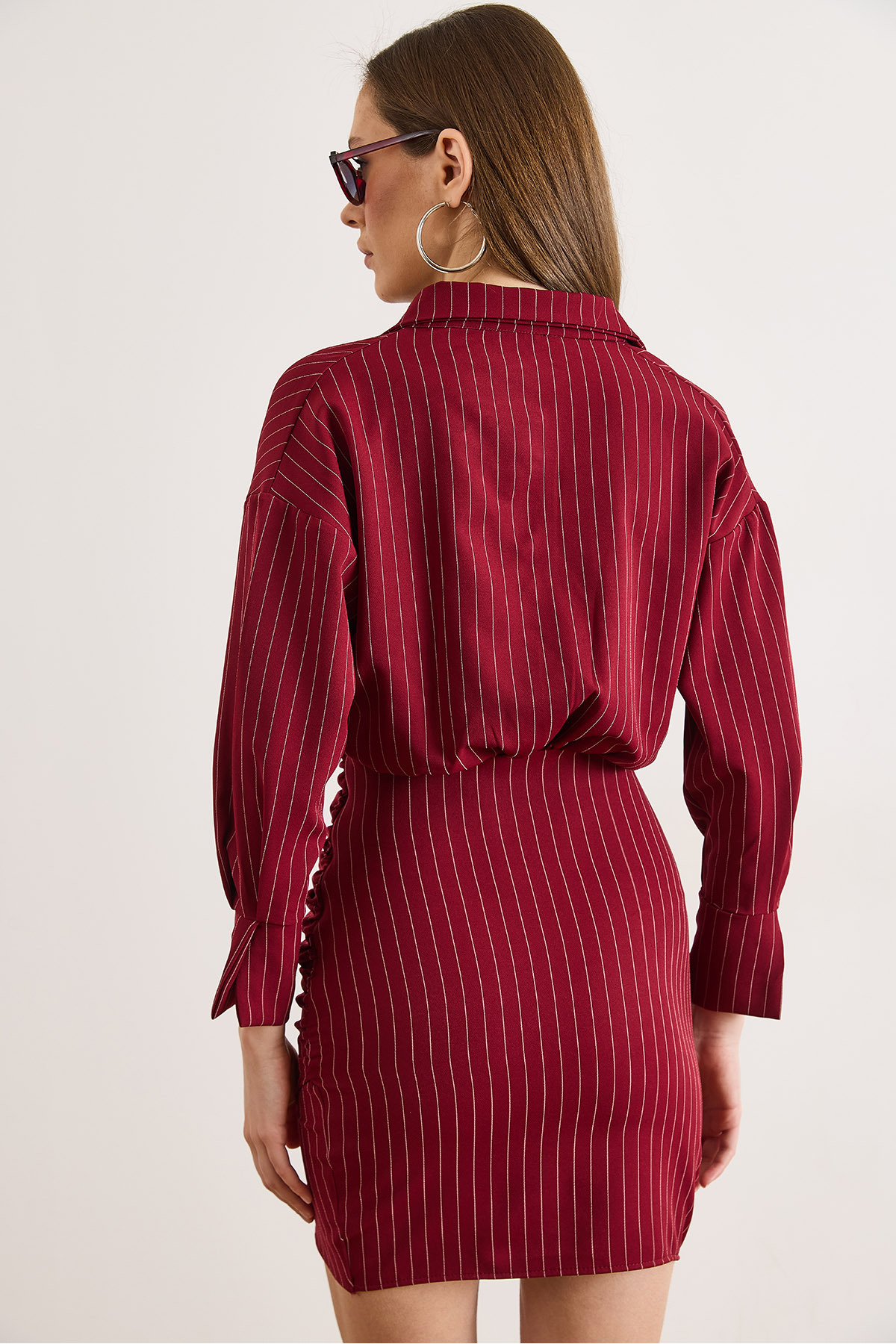 Olalook  Kadın Bordo Eteği Kruvaze Düğmeli Yandan Fermuarlı Drape Detaylı Mini Elbise ELB-19002631 - Görsel 6