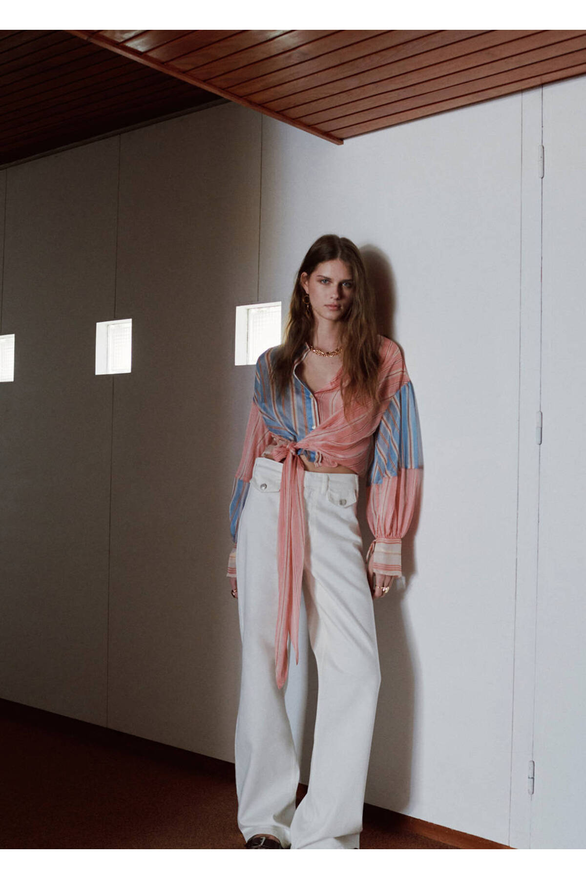 MANGO  Kurdele detaylı çizgili bluz - Görsel 2