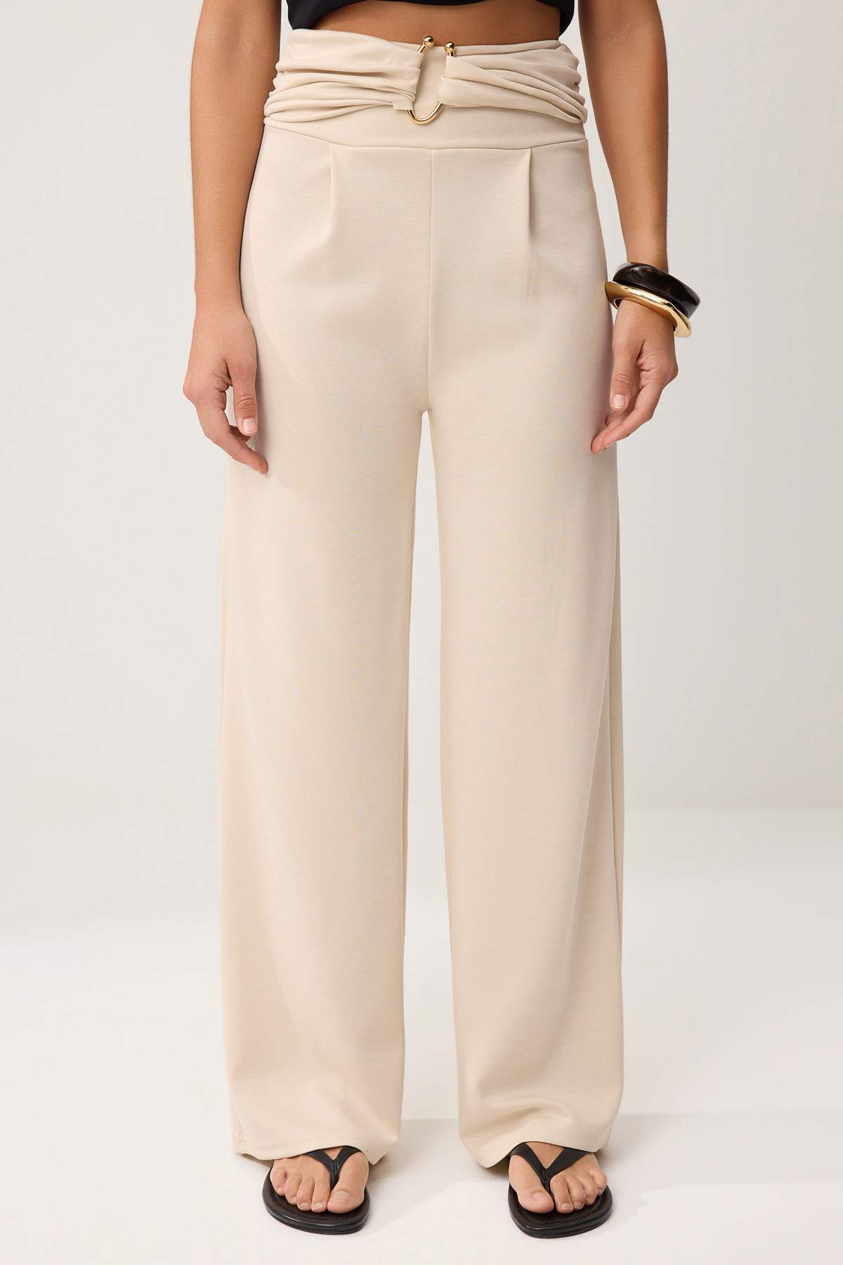 Trendyolmilla  Taş Havuç/Şalvar Aksesuar Detaylı Normal Bel Boru Paça Soft Touch Örme Pantolon TWOSS26PL00176 - Görsel 3