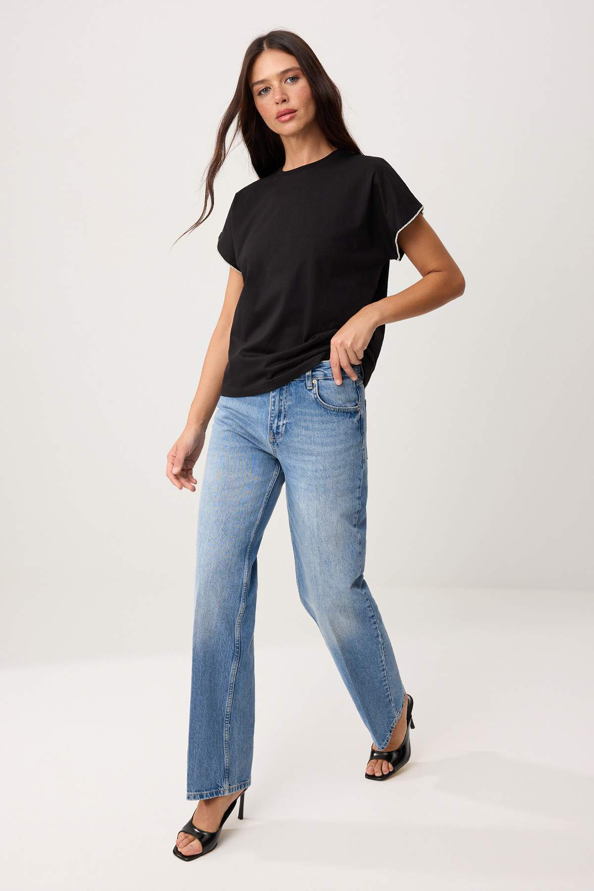 Trendyolmilla  Siyah %100 Kalın Pamuklu Kolu Taş Detaylı Regular/Normal Kalıp Ay Kol Örme T-Shirt TWOSS24TS00071 - Görsel 2