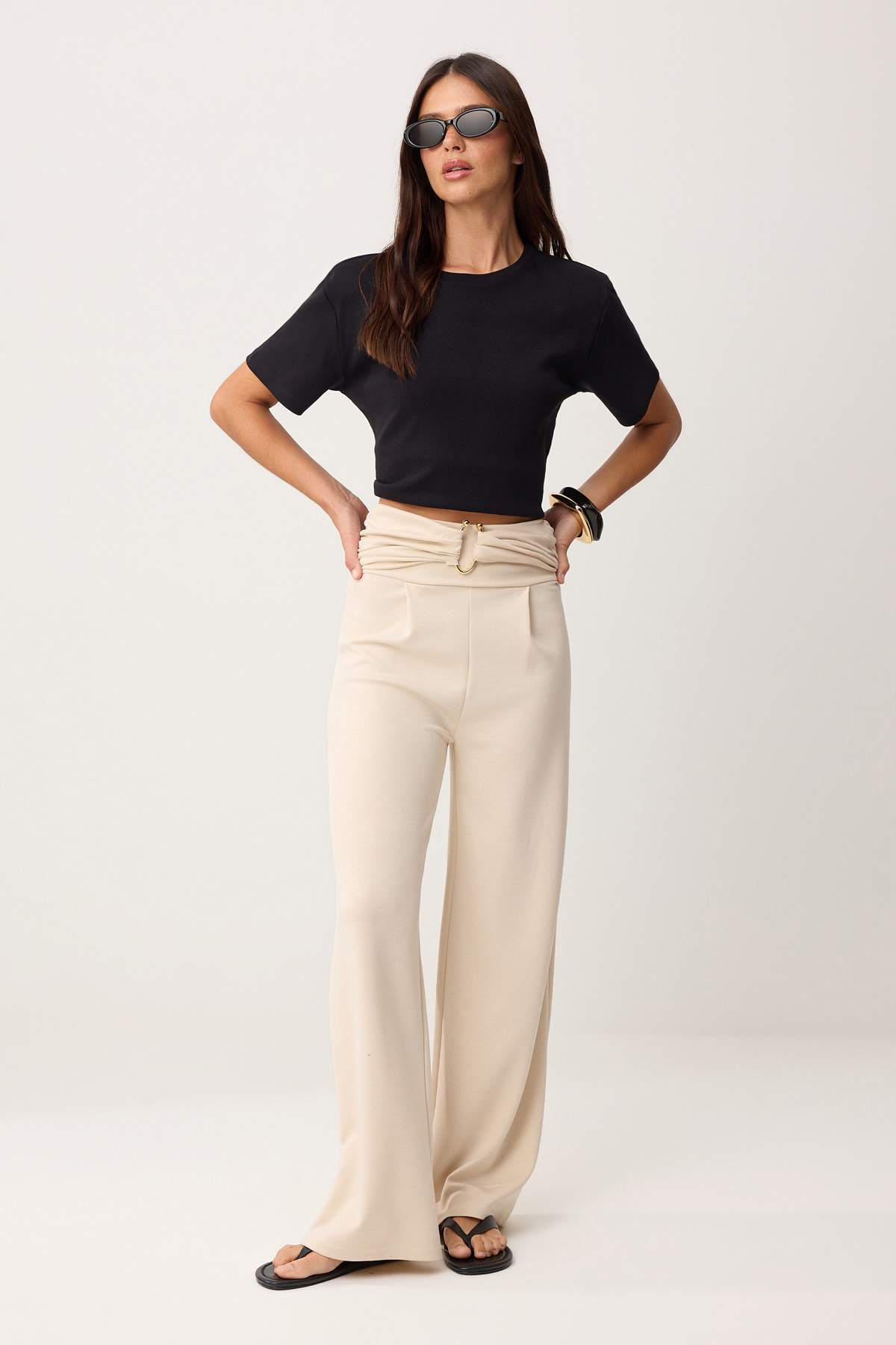 Trendyolmilla  Taş Havuç/Şalvar Aksesuar Detaylı Normal Bel Boru Paça Soft Touch Örme Pantolon TWOSS26PL00176 - Görsel 2