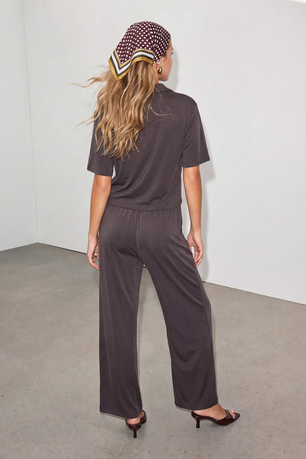 Trendyolmilla  Kahverengi Polo Yaka Rahat Kalıp Modal Pike Alt - Üst Takım TDRSS26AU00020 - Görsel 3