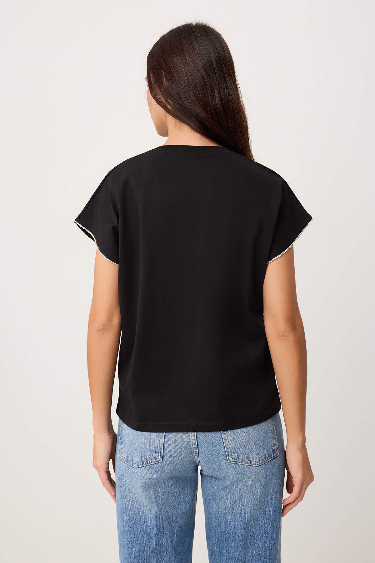 Trendyolmilla  Siyah %100 Kalın Pamuklu Kolu Taş Detaylı Regular/Normal Kalıp Ay Kol Örme T-Shirt TWOSS24TS00071 - Görsel 4