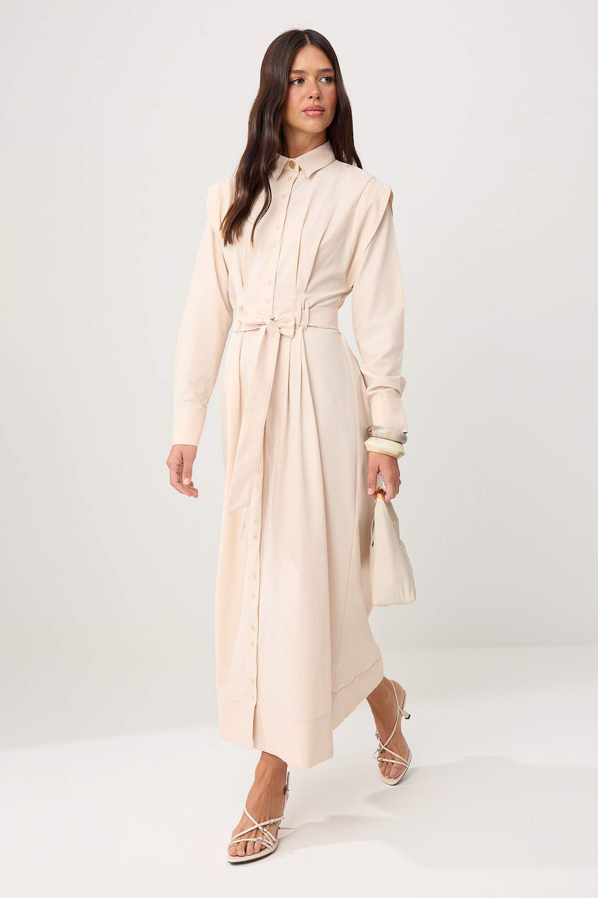 Trendyol Modest Beigefarbenes, ungefüttertes, schlicht gewebtes Kleid und Ove...