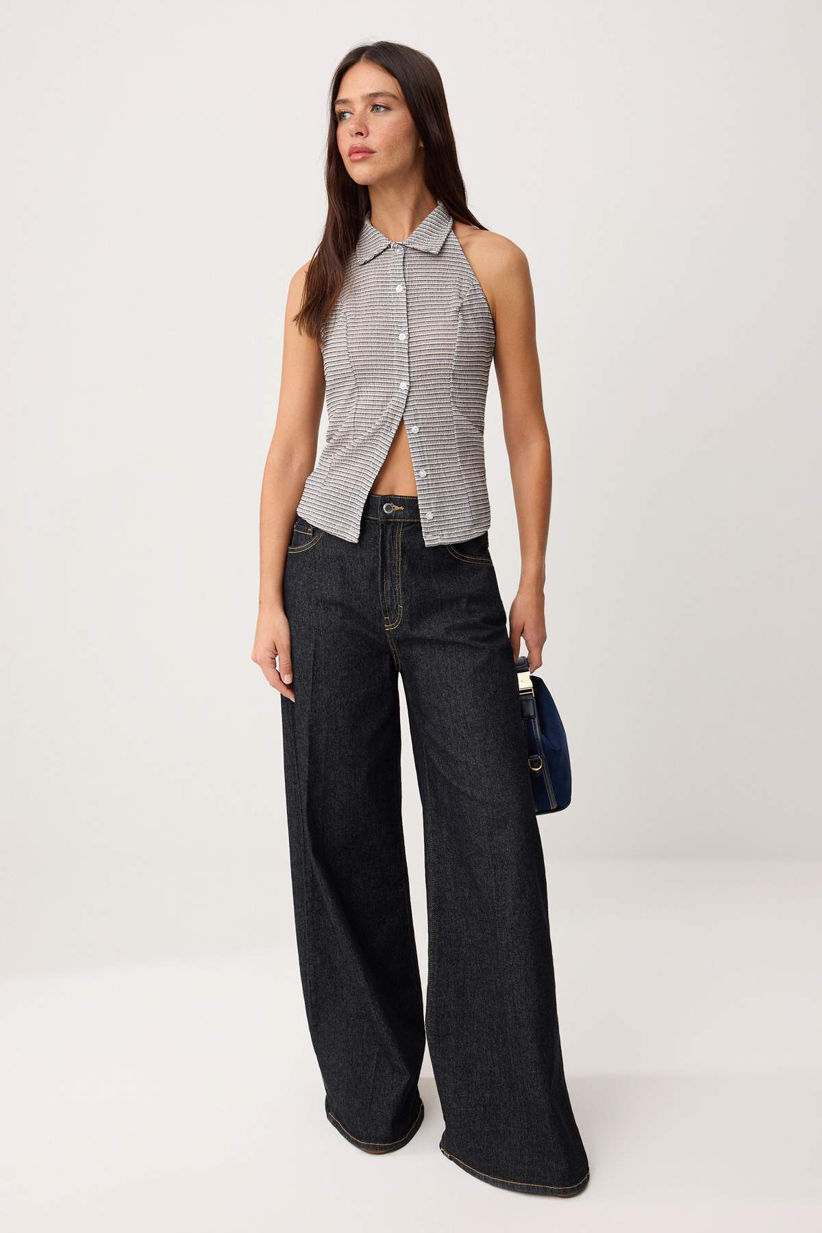 Trendyolmilla  Çok Renkli Çizgili Fitted/Vücuda Oturan Polo Yaka Düğmeli Kolsuz Dokulu Örme Bluz TWOSS26BZ00371 - Görsel 2