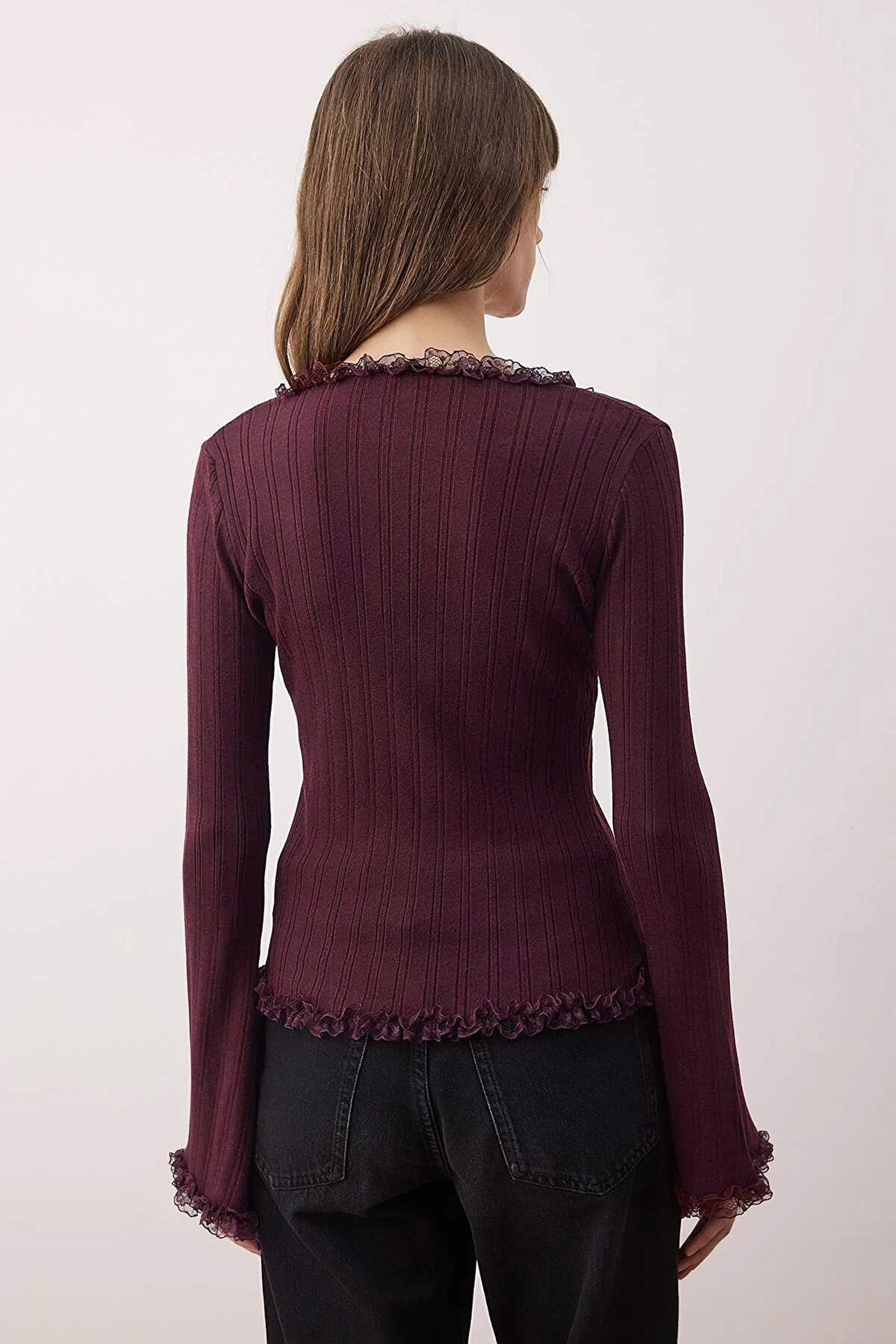 Trendyolmilla  Mürdüm Dantel Garnili Premium/Özel İplikli Fitted/Vücuda Oturan Triko Hırka TWOAW26HI00098 - Görsel 4