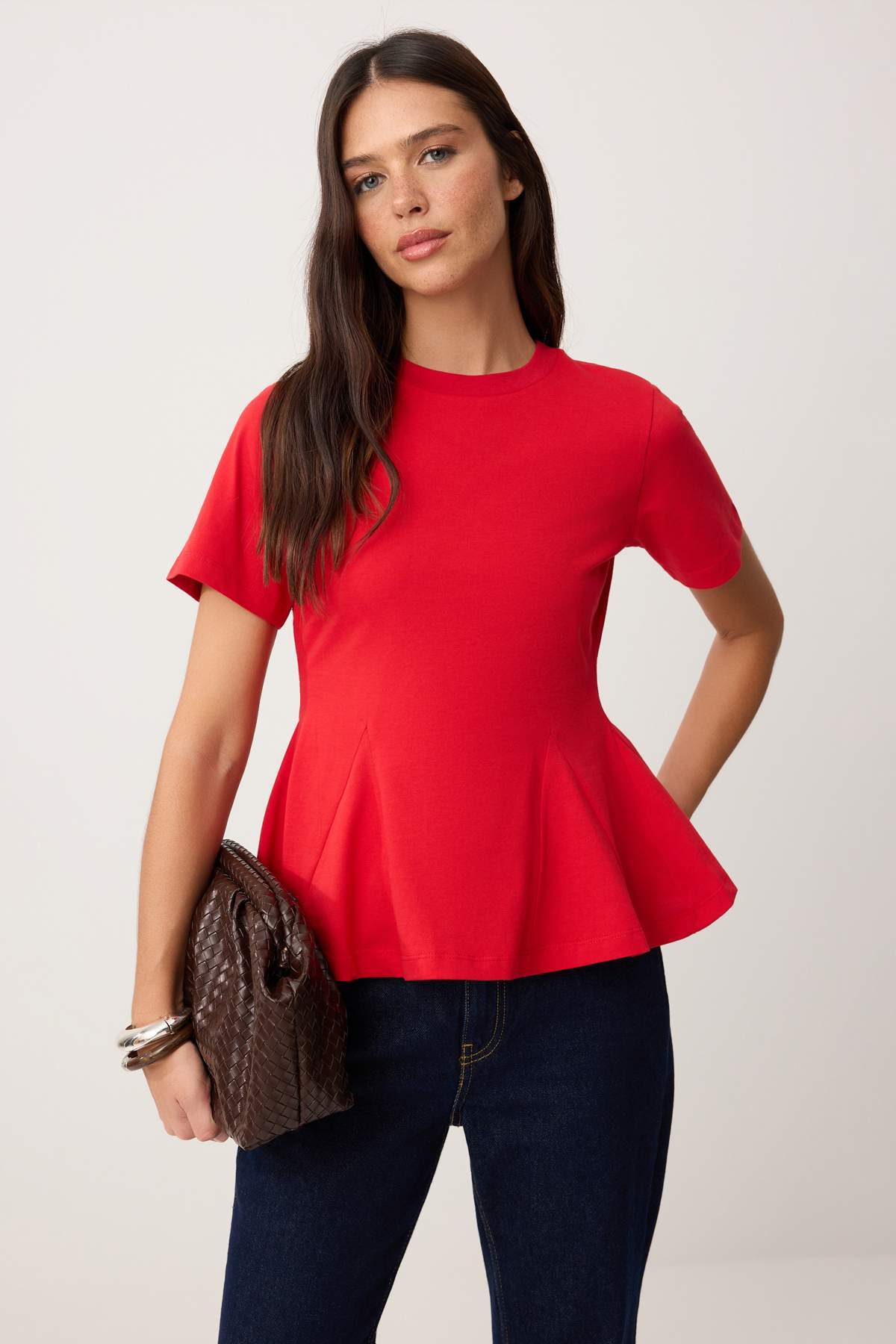 Trendyolmilla  Kırmızı Düz Peplum Bisiklet Yaka Standart Kol Kısa %100 Pamuk Örme Bluz TWOSS26BZ00028 - Görsel 2