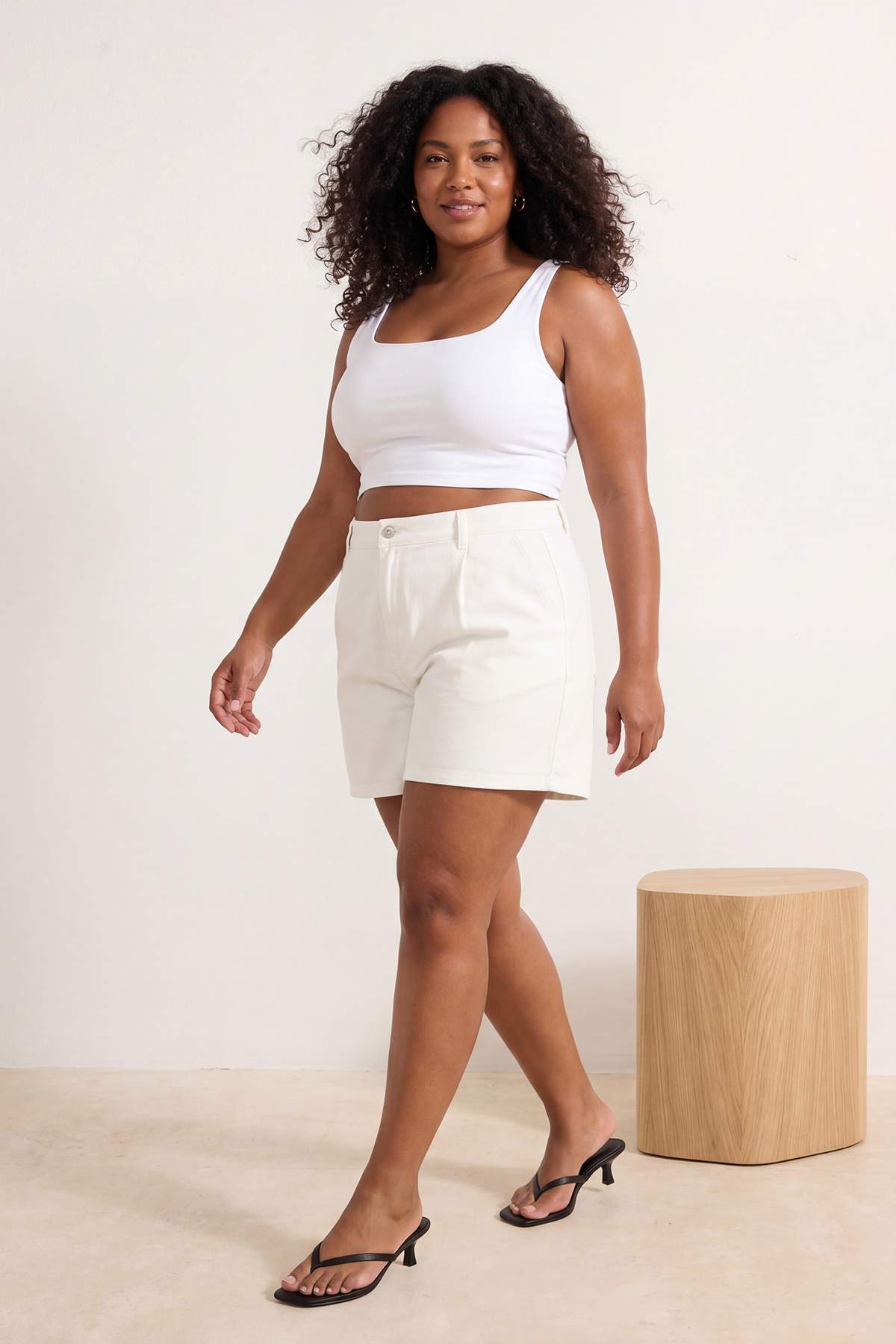 Trendyolmilla  Beyaz More Sustainable Pileli Lastikli Yüksek Bel %100 Pamuk Non-Stretch Denim Şort TBBSS26AP00012 - Görsel 2