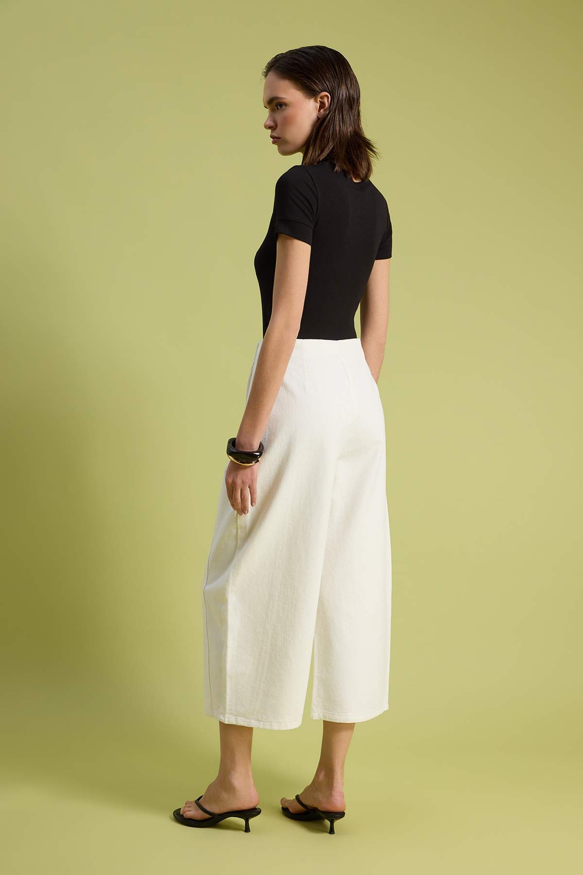 Trendyolmilla  Beyaz Bel Detaylı Yüksek Bel Kısa Boy Baggy Balon Jeans TWOSS26JE00298 - Görsel 4