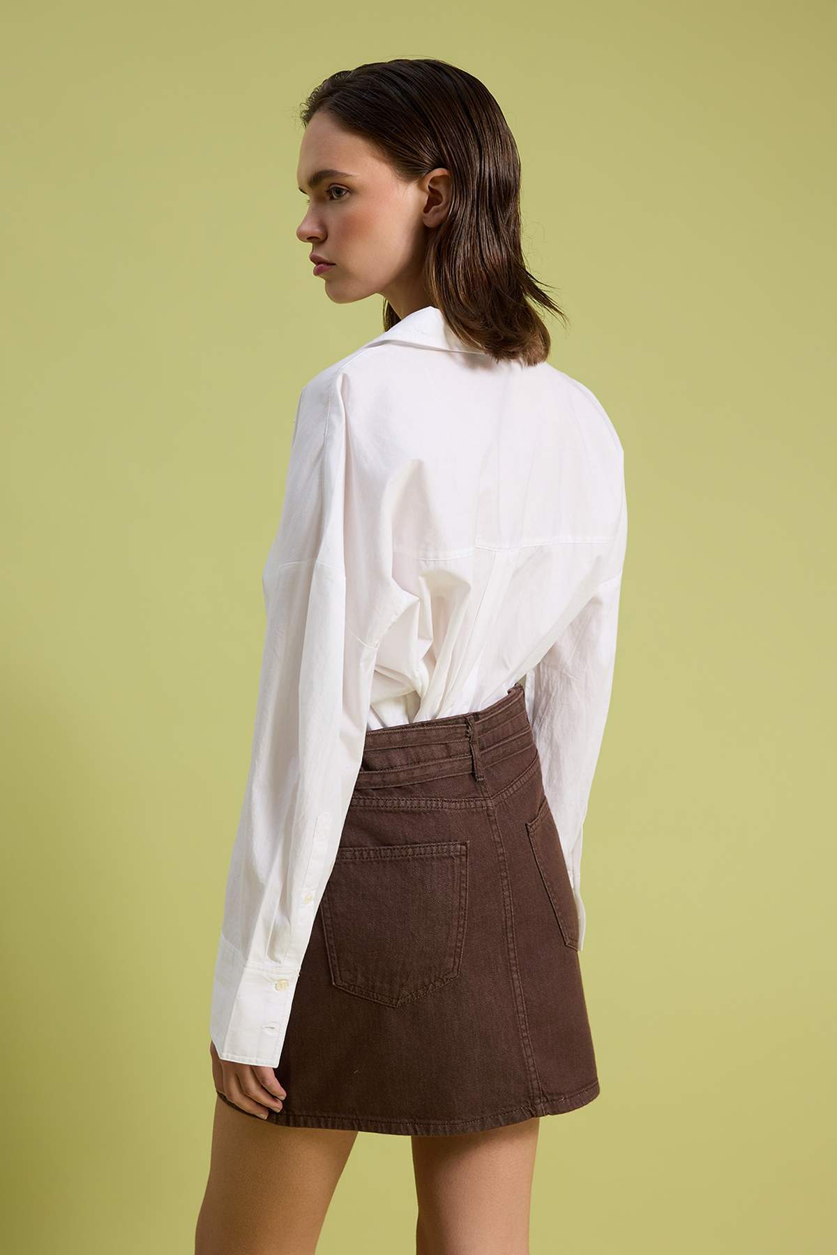 Trendyolmilla  Kahverengi Kemer Detaylı Mini Denim Etek TWOSS26ET00185 - Görsel 4