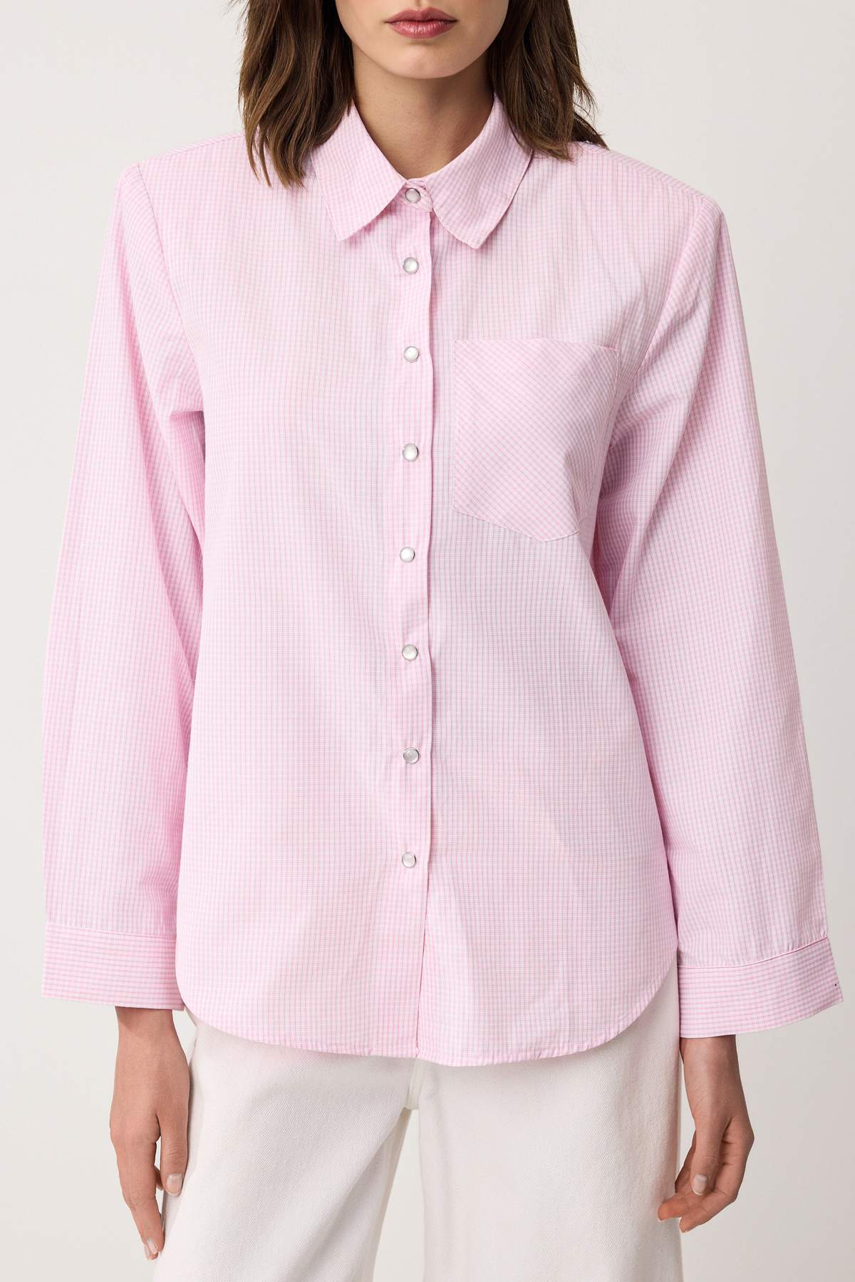 Trendyolmilla  Pembe-Çok Renkli Kareli Vatkalı Geniş Manşetli Oversize Gömlek TWOAW26GO00127 - Görsel 3