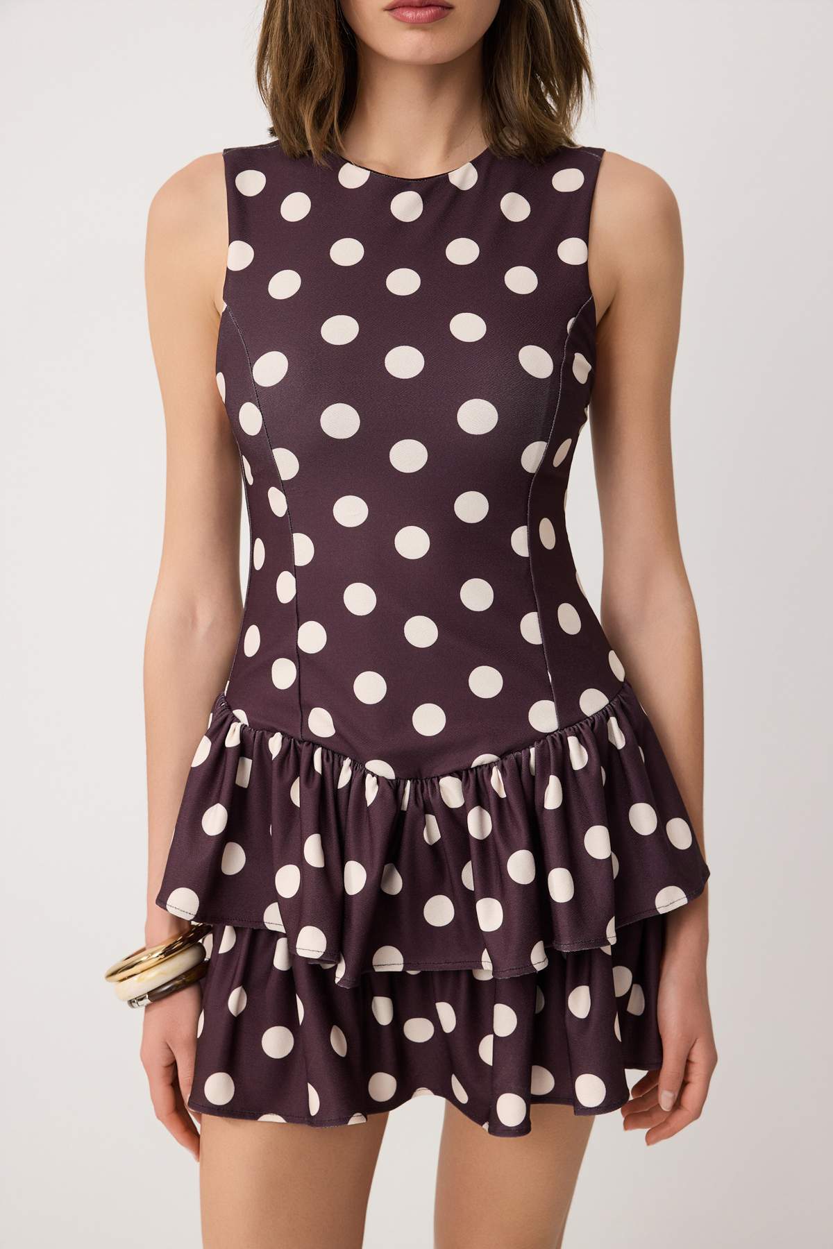 Trendyolmilla  Kahverengi Puantiyeli Kolsuz Saten İçi Şortlu Fırfırlı Örme Elbise TWOSS26EL00218 - Görsel 3