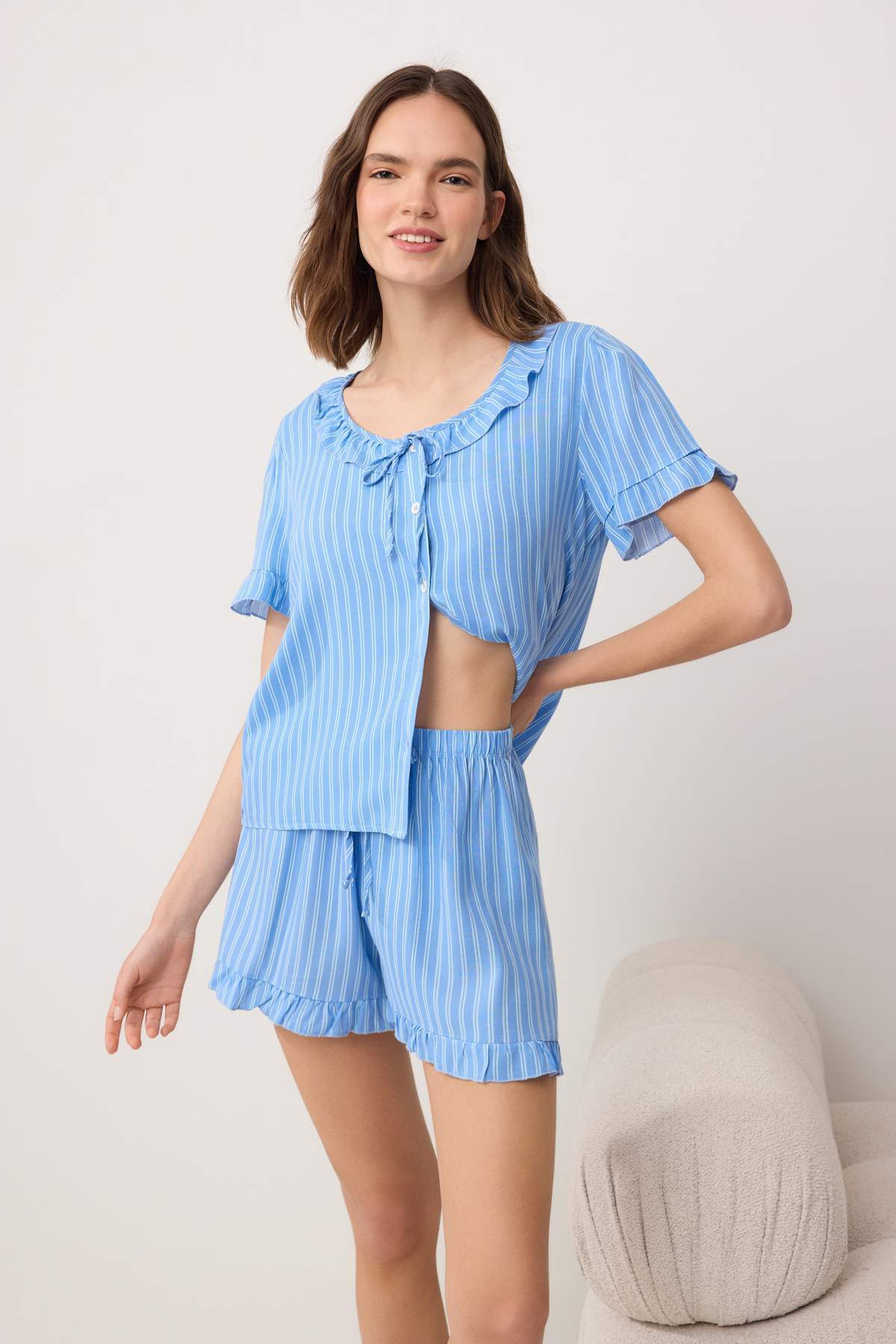 Trendyolmilla Mavi Çizgili Fırfırlı Viskon Dokuma Pijama Takımı THMSS26PT00184
