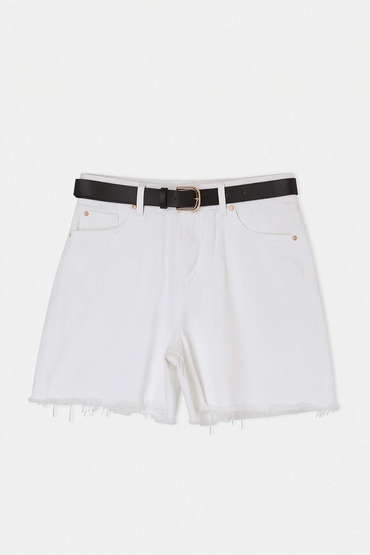 Trendyolmilla  Beyaz Kemer Detaylı Yüksek Bel City Boy Denim Şort TWOSS26SR00131